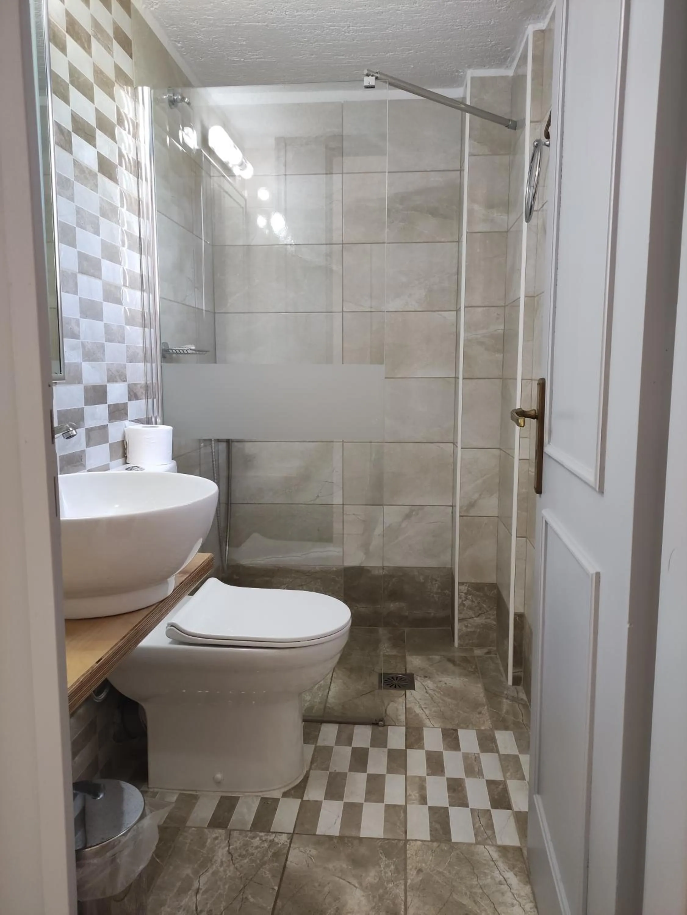 Shower in Emilia Apartments