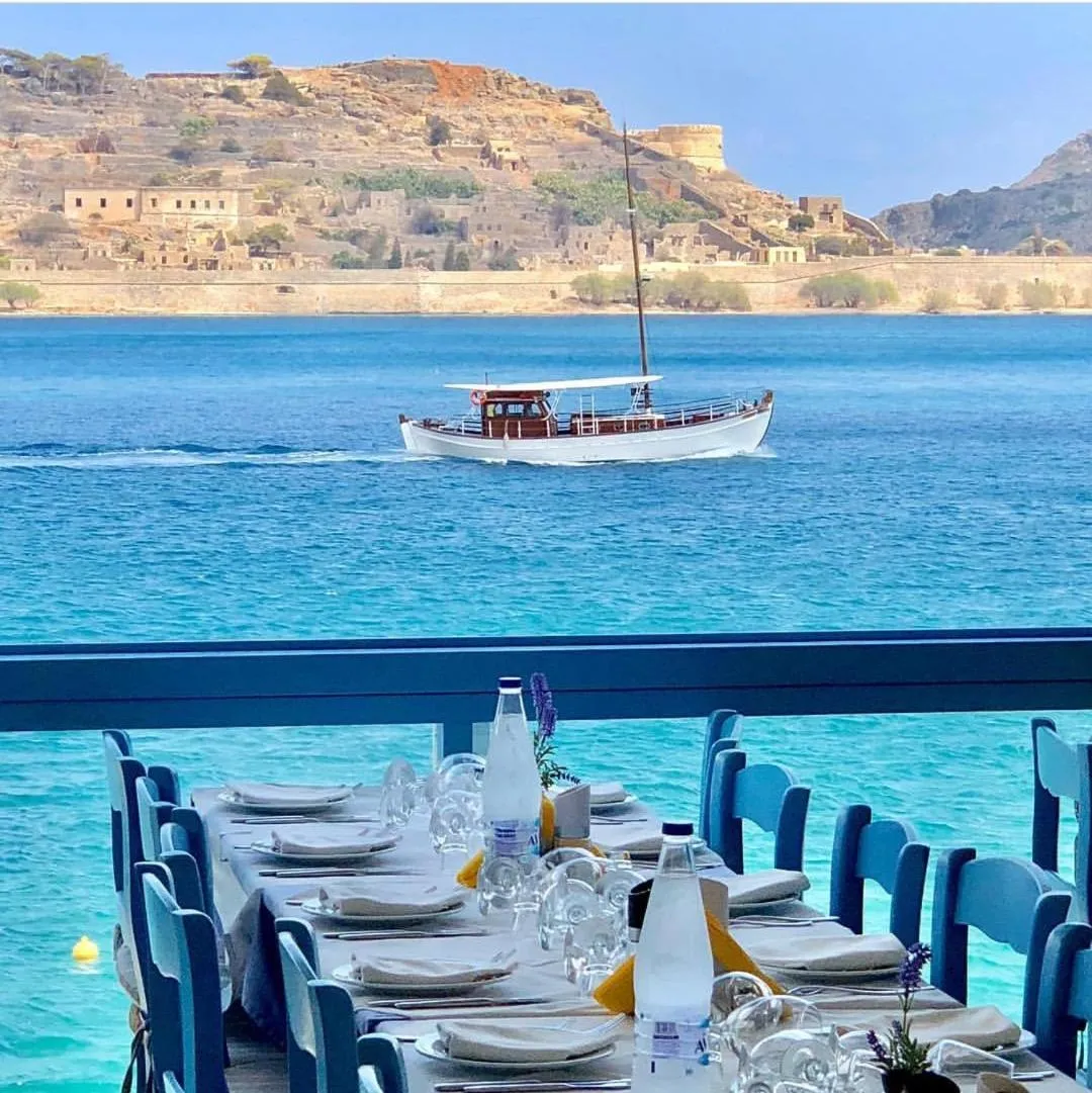 Restaurant/places to eat in Emilia Apartments