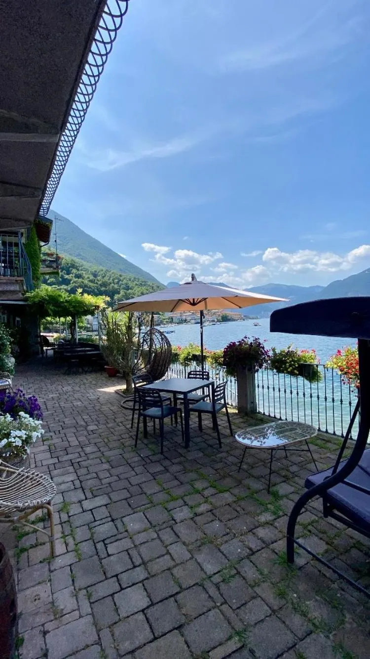 Property building in B&B Nest on the Lake