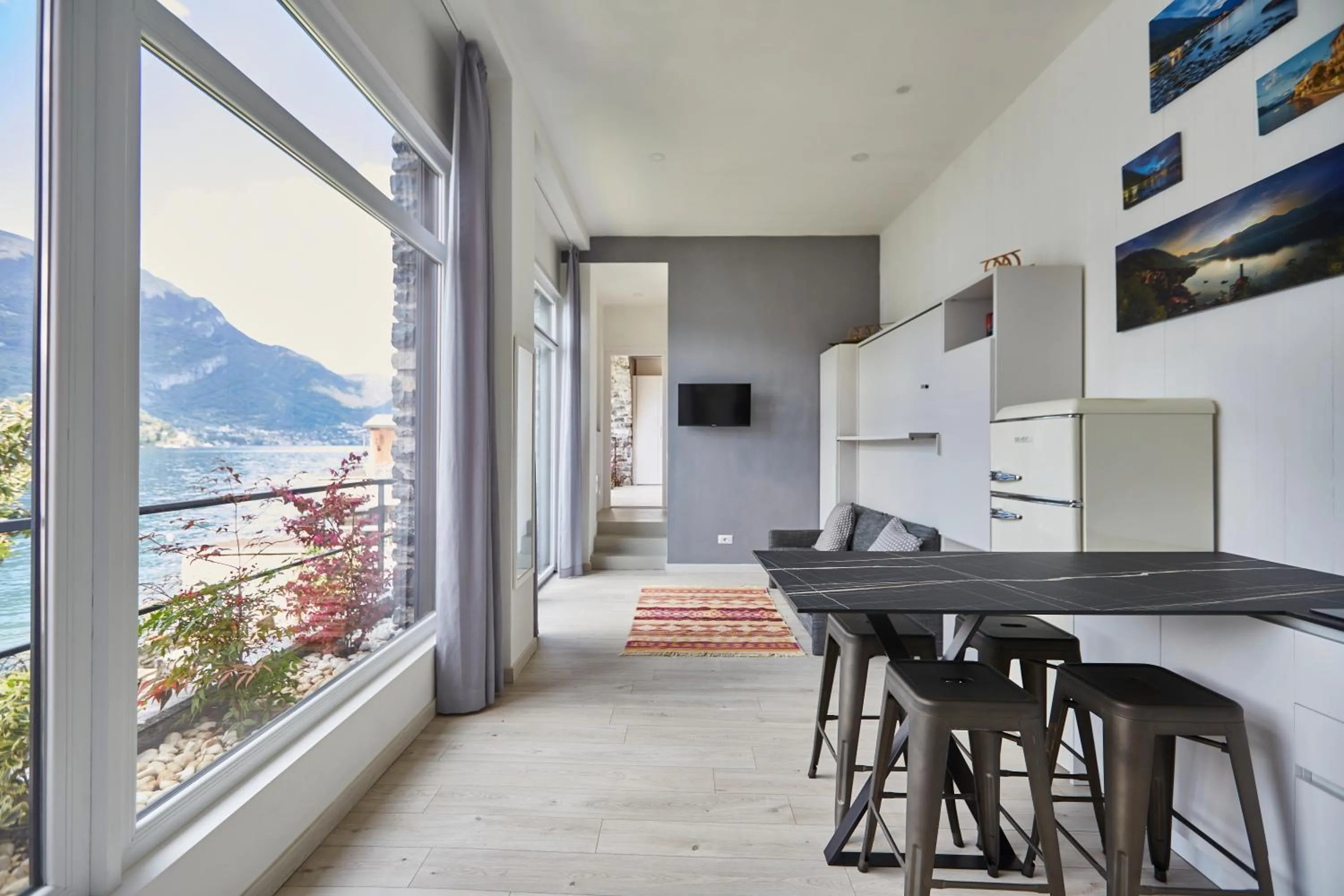 Kitchen or kitchenette in B&B Nest on the Lake