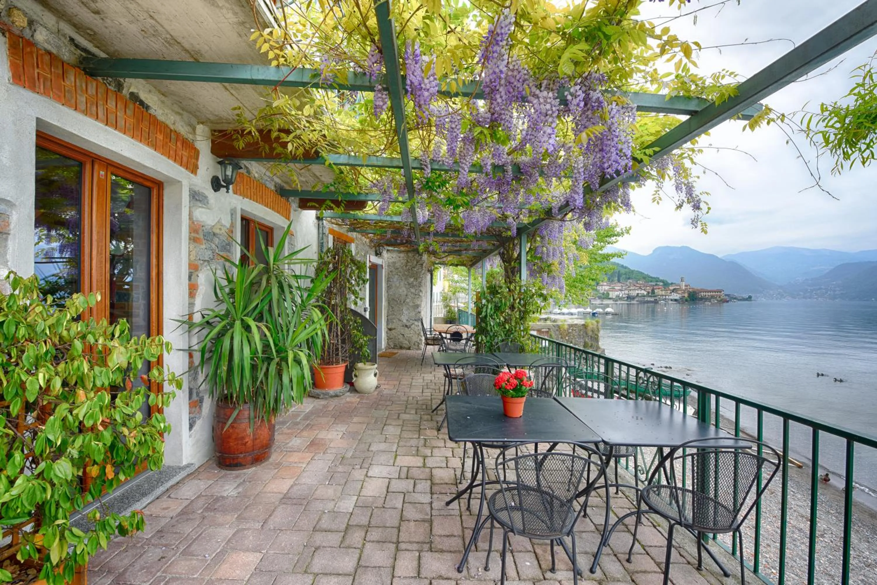 Patio in B&B Nest on the Lake