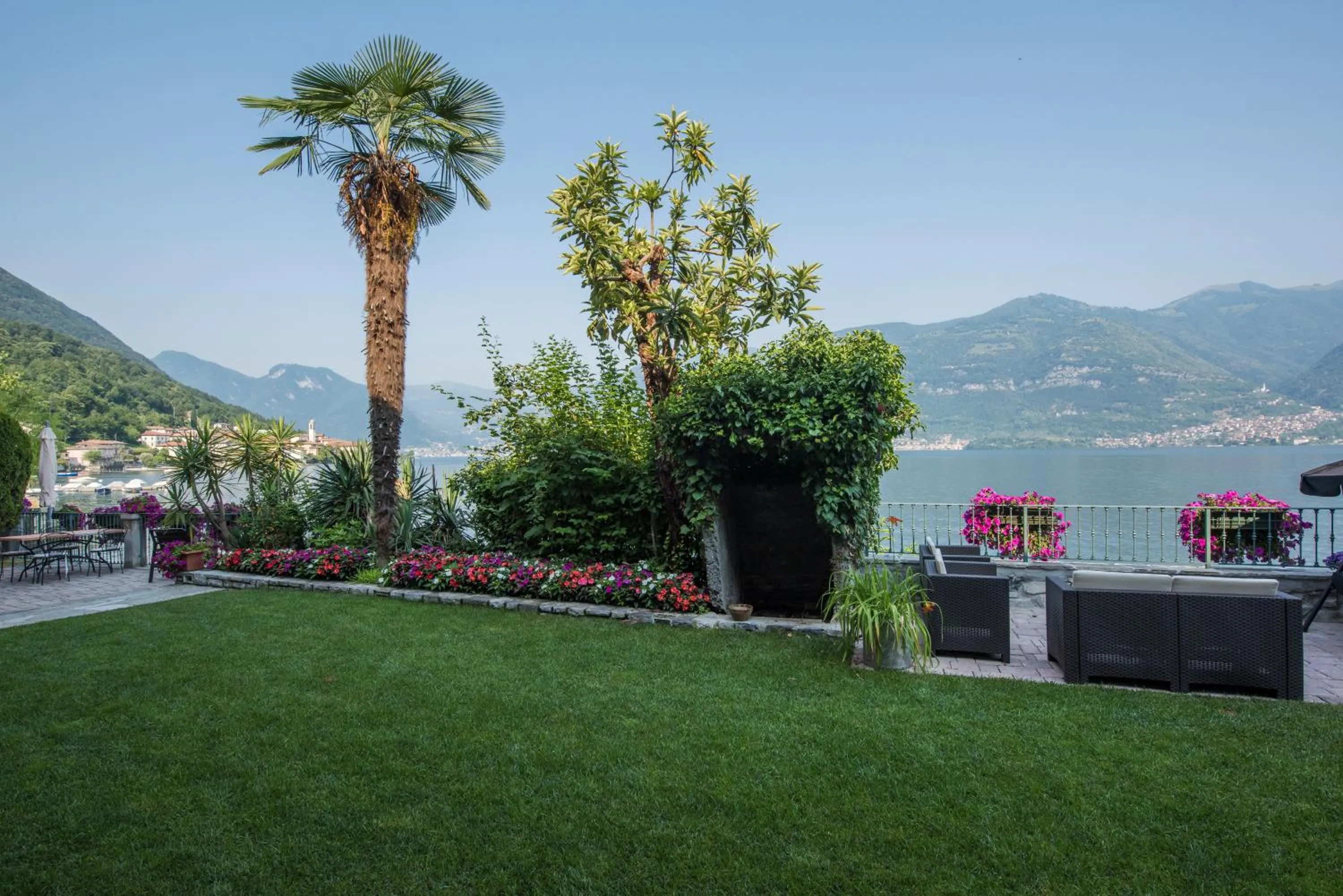 Garden in B&B Nest on the Lake