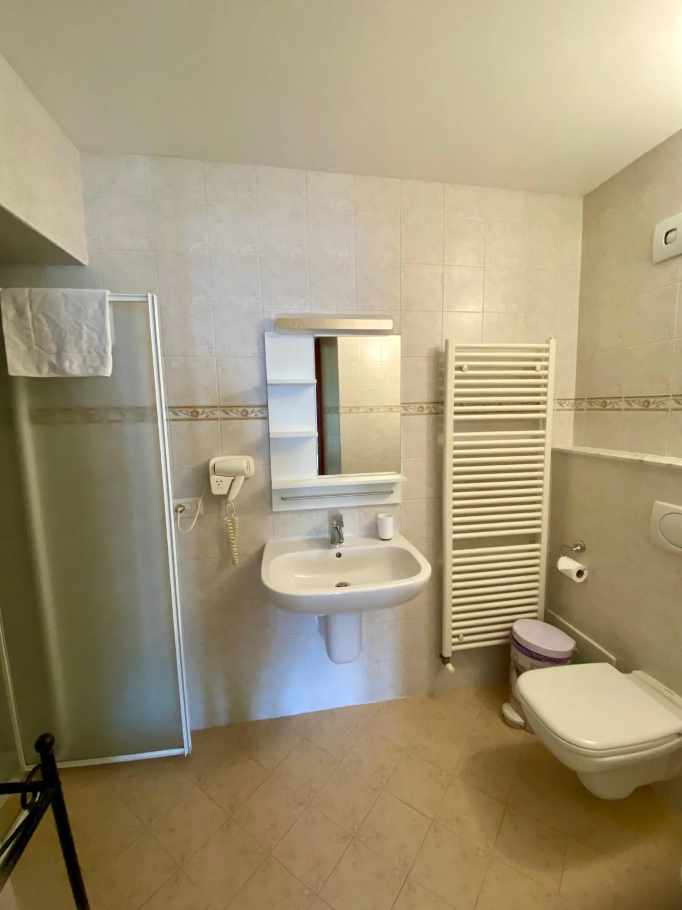 Shower in B&B Nest on the Lake