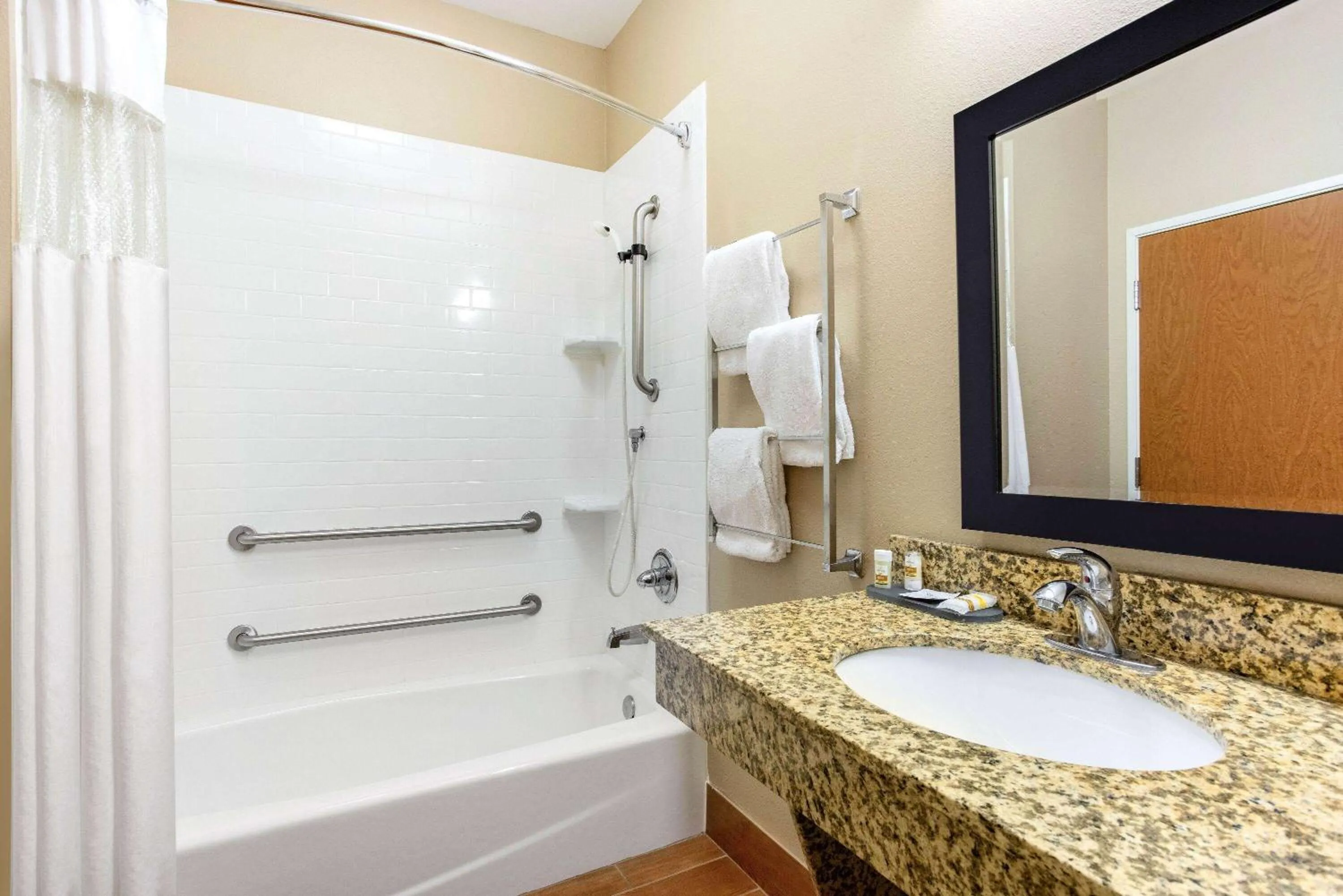 Bathroom in La Quinta by Wyndham Indianapolis Airport Plainfield