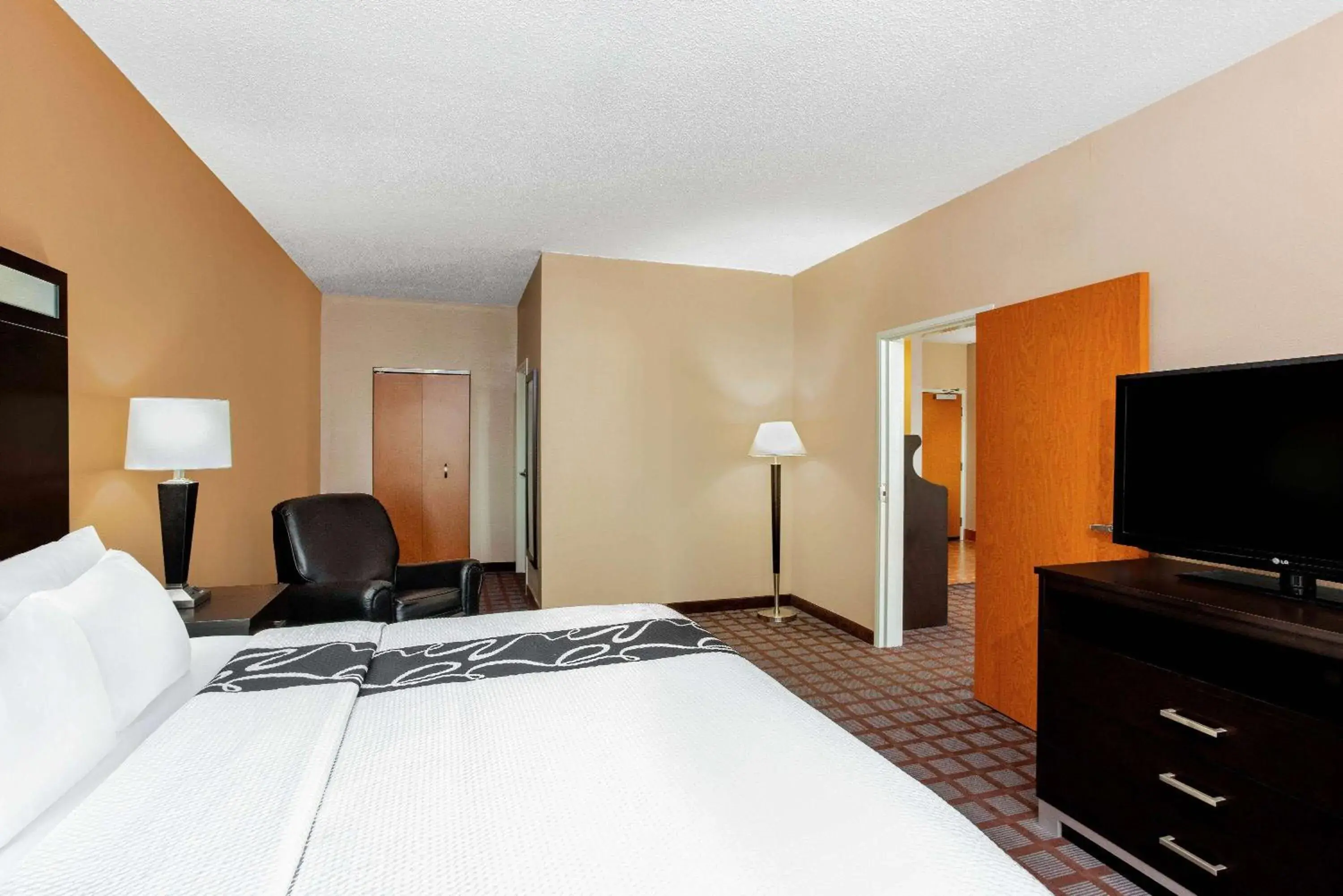 Bed in La Quinta by Wyndham Indianapolis Airport Plainfield Bed in La Quinta by Wyndham Indianapolis Airport Plainfield