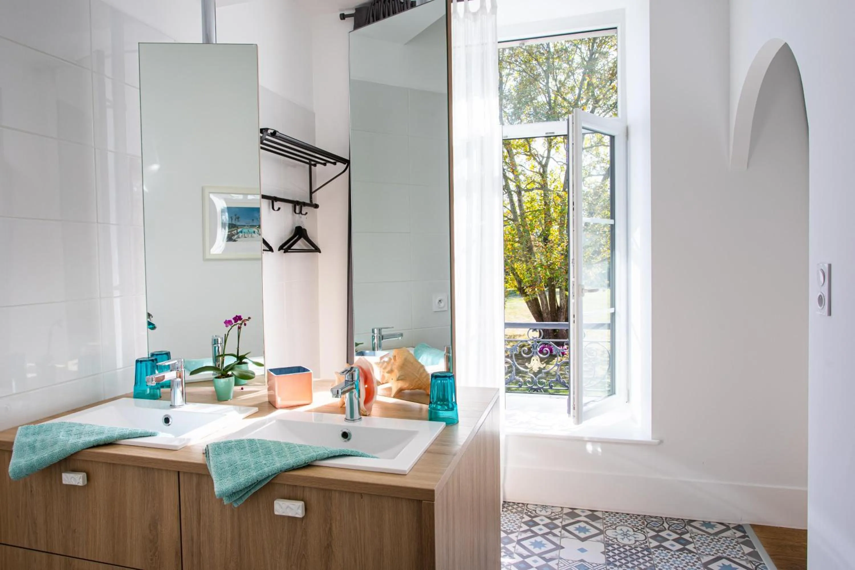 Shower in Le 49 Côté Parc & SPA