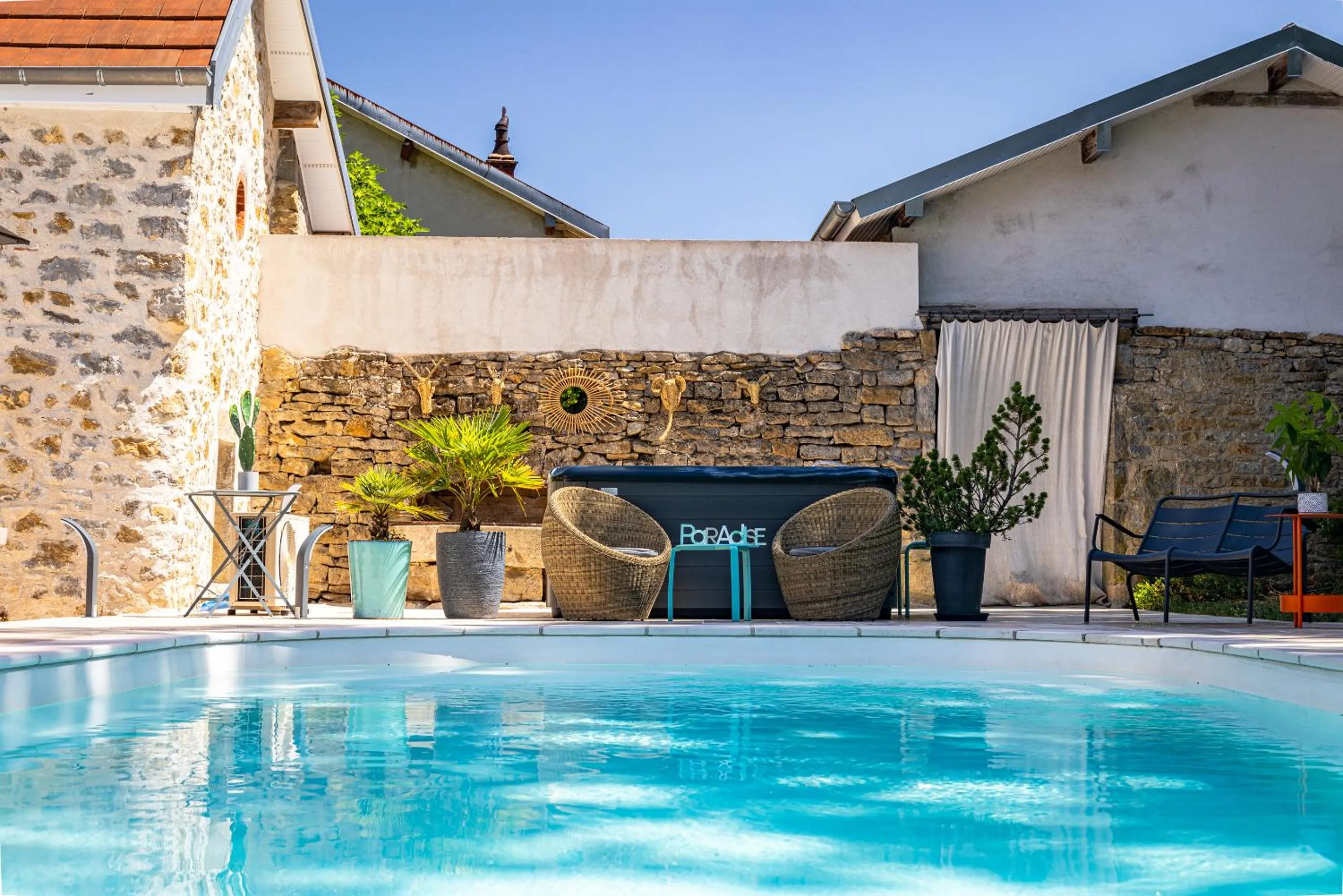 Pool view in Le 49 Côté Parc & SPA