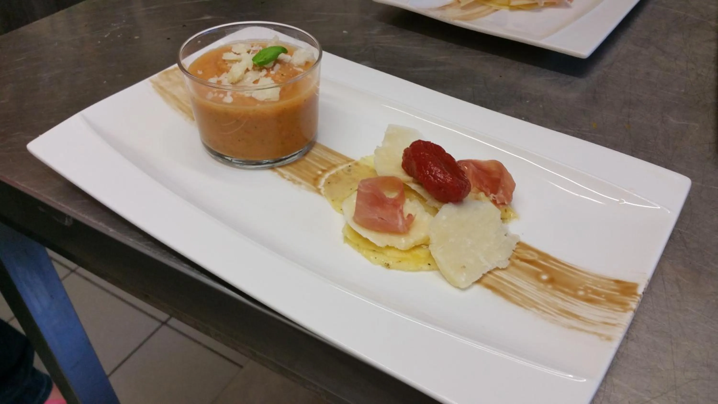 Meals in Le 49 Côté Parc & SPA