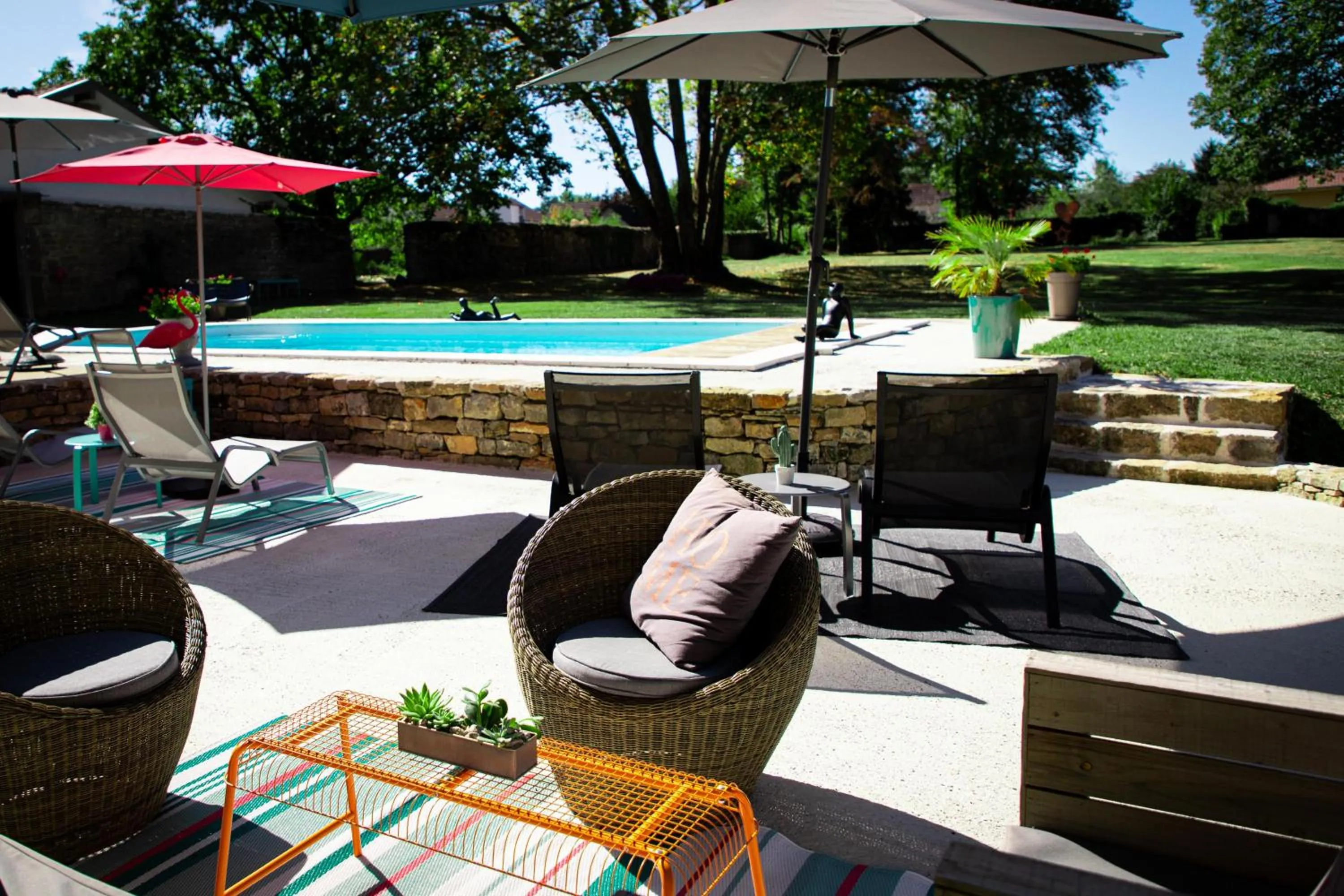 Patio in Le 49 Côté Parc & SPA