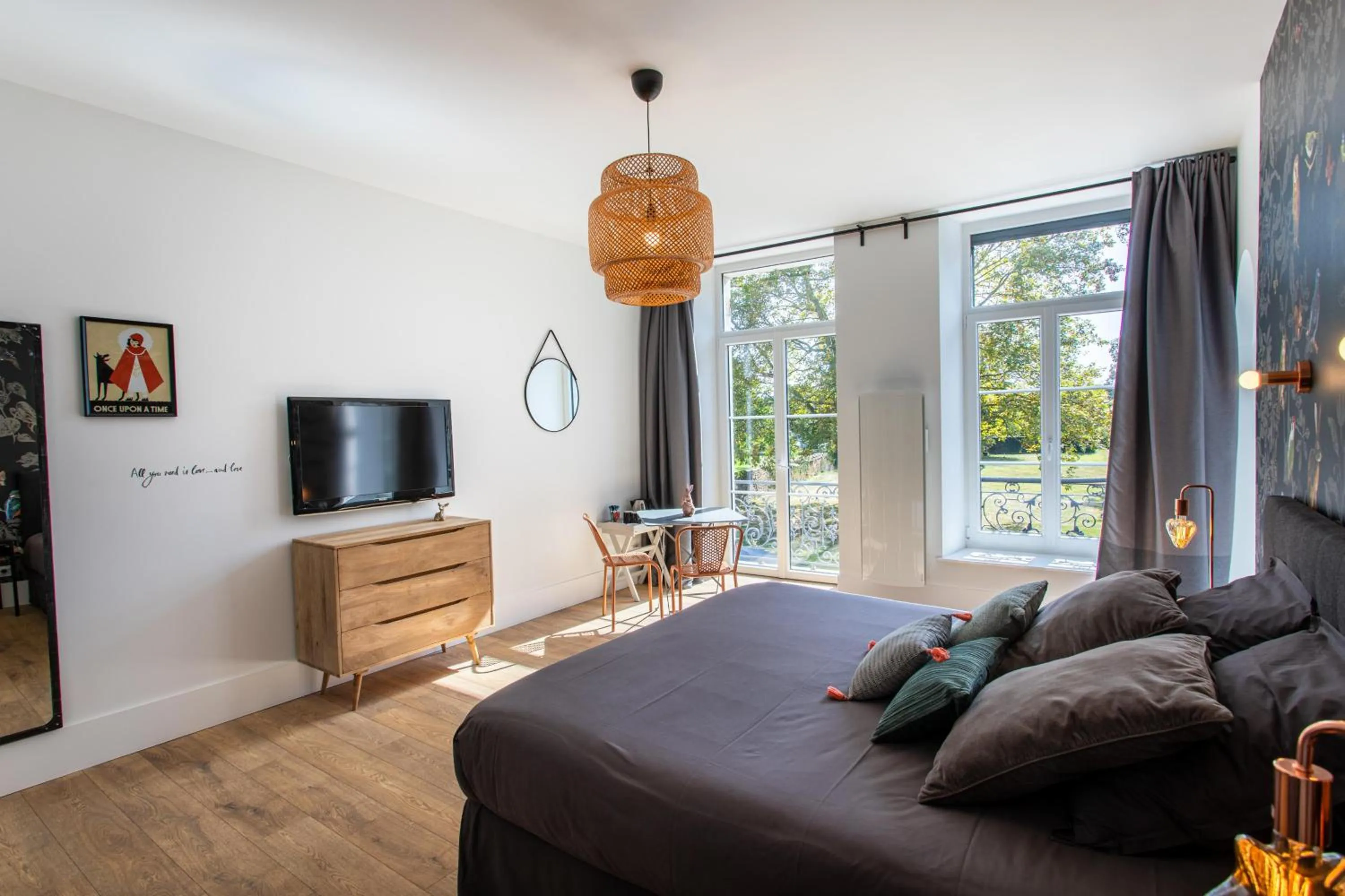 TV and multimedia, Bed in Le 49 Côté Parc & SPA