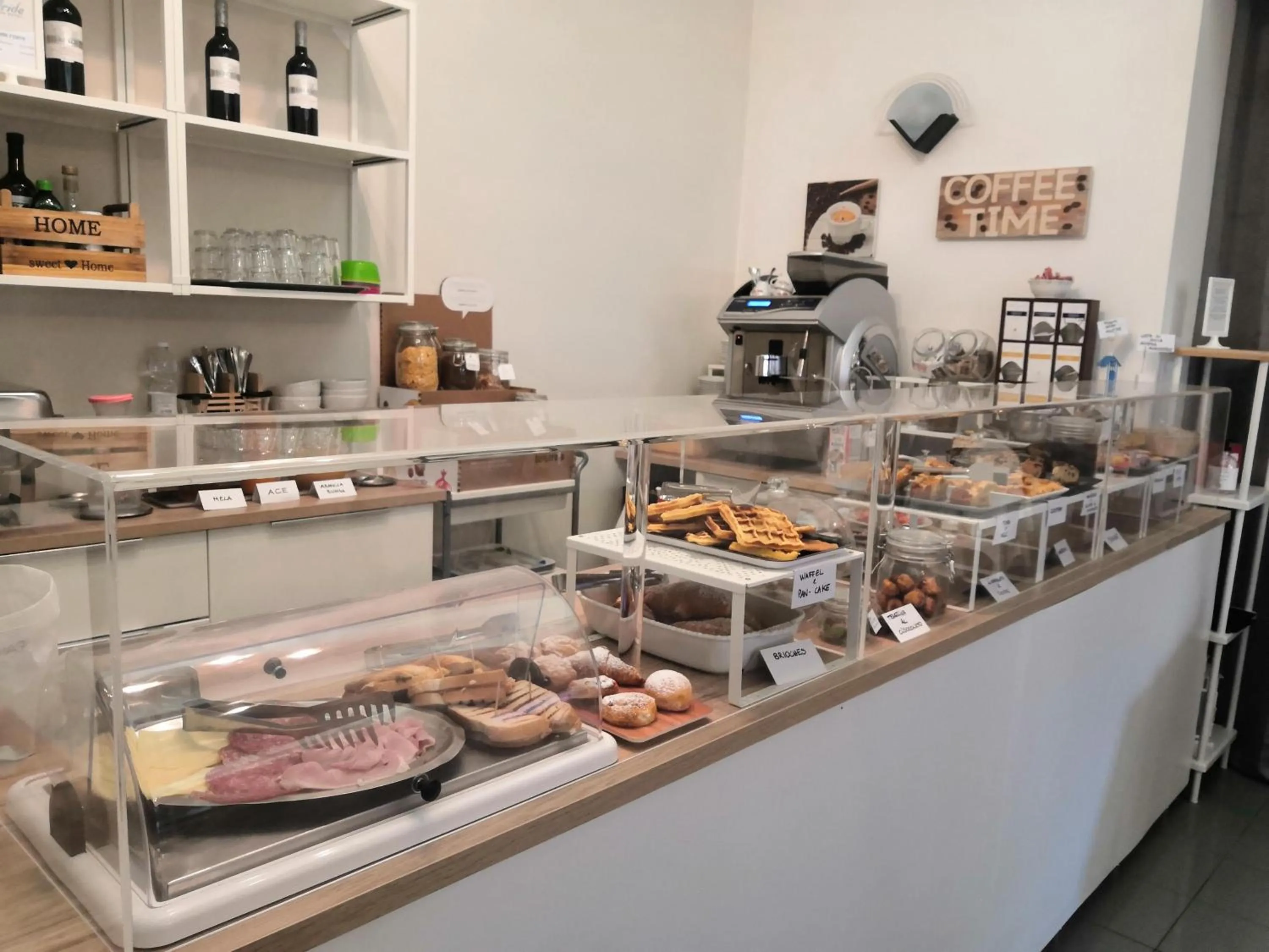 Breakfast in Hotel Iride Suite & Breakfast- ideale per famiglie e coppie