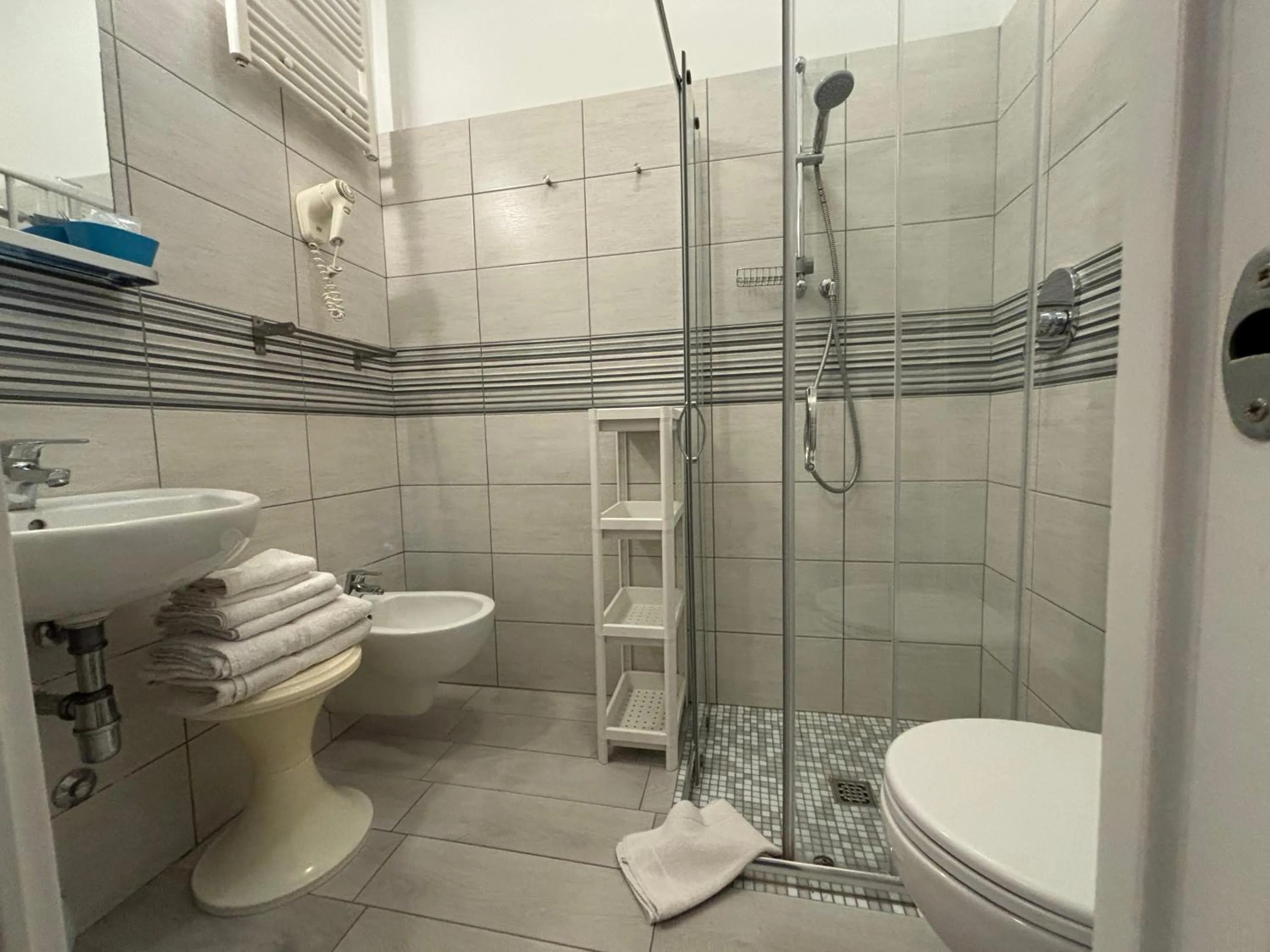 Shower in Hotel Iride Suite & Breakfast- ideale per famiglie e coppie