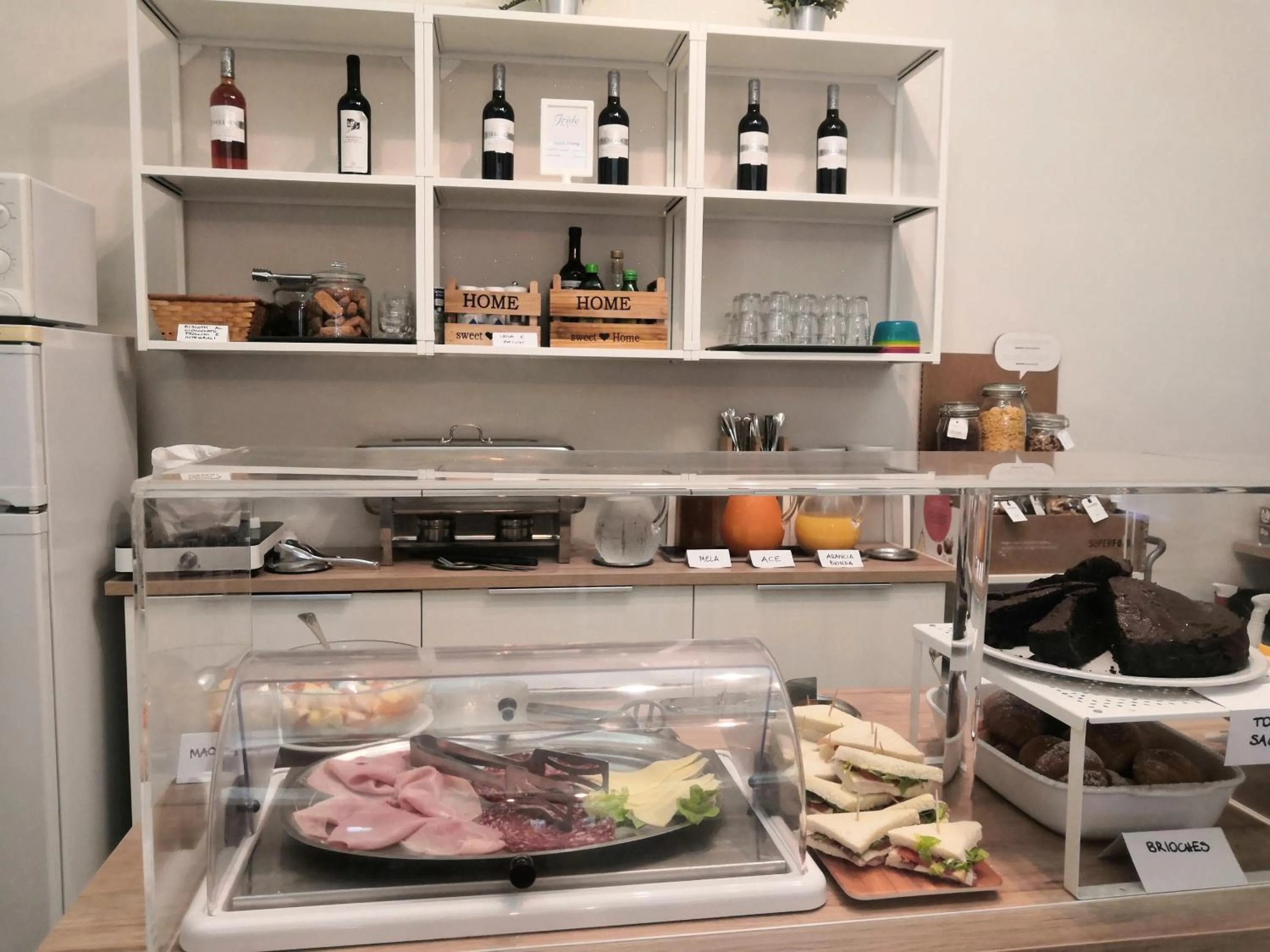 Breakfast in Hotel Iride Suite & Breakfast- ideale per famiglie e coppie