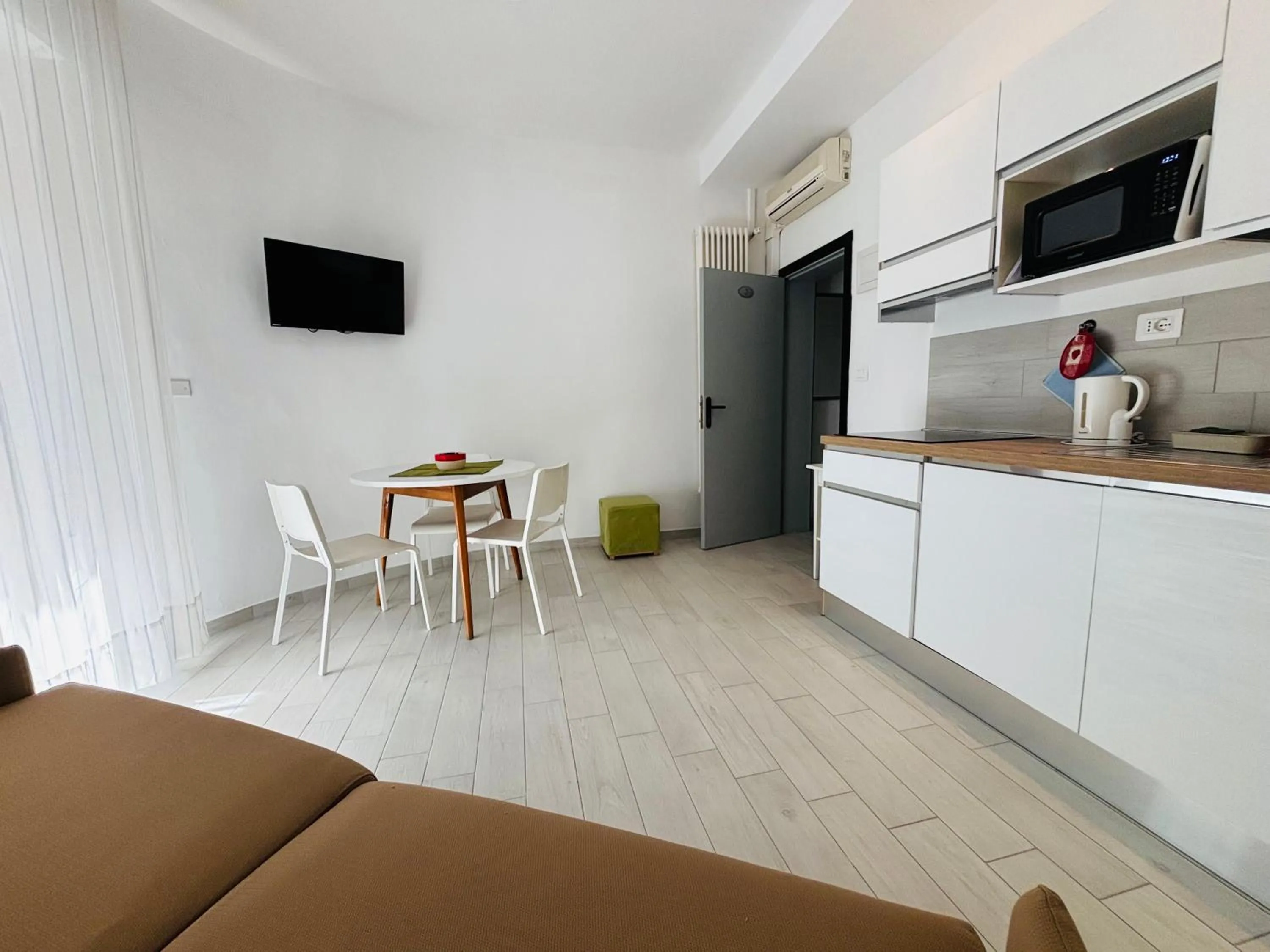 Kitchen or kitchenette in Hotel Iride Suite & Breakfast- ideale per famiglie e coppie