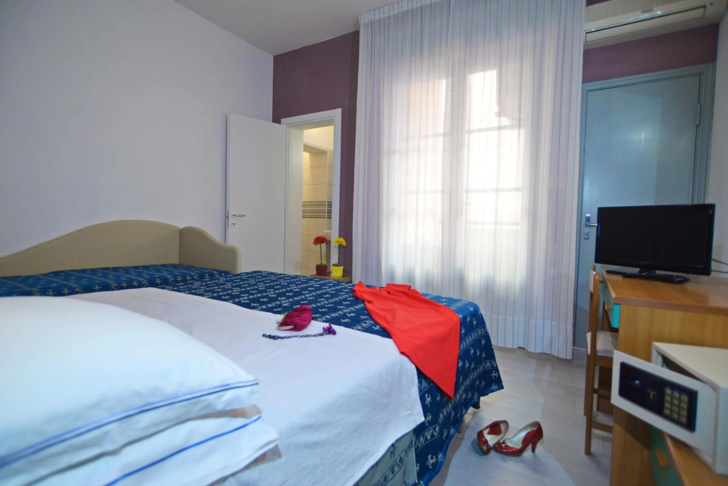 Photo of the whole room, Bed in Hotel Iride Suite & Breakfast- ideale per famiglie e coppie