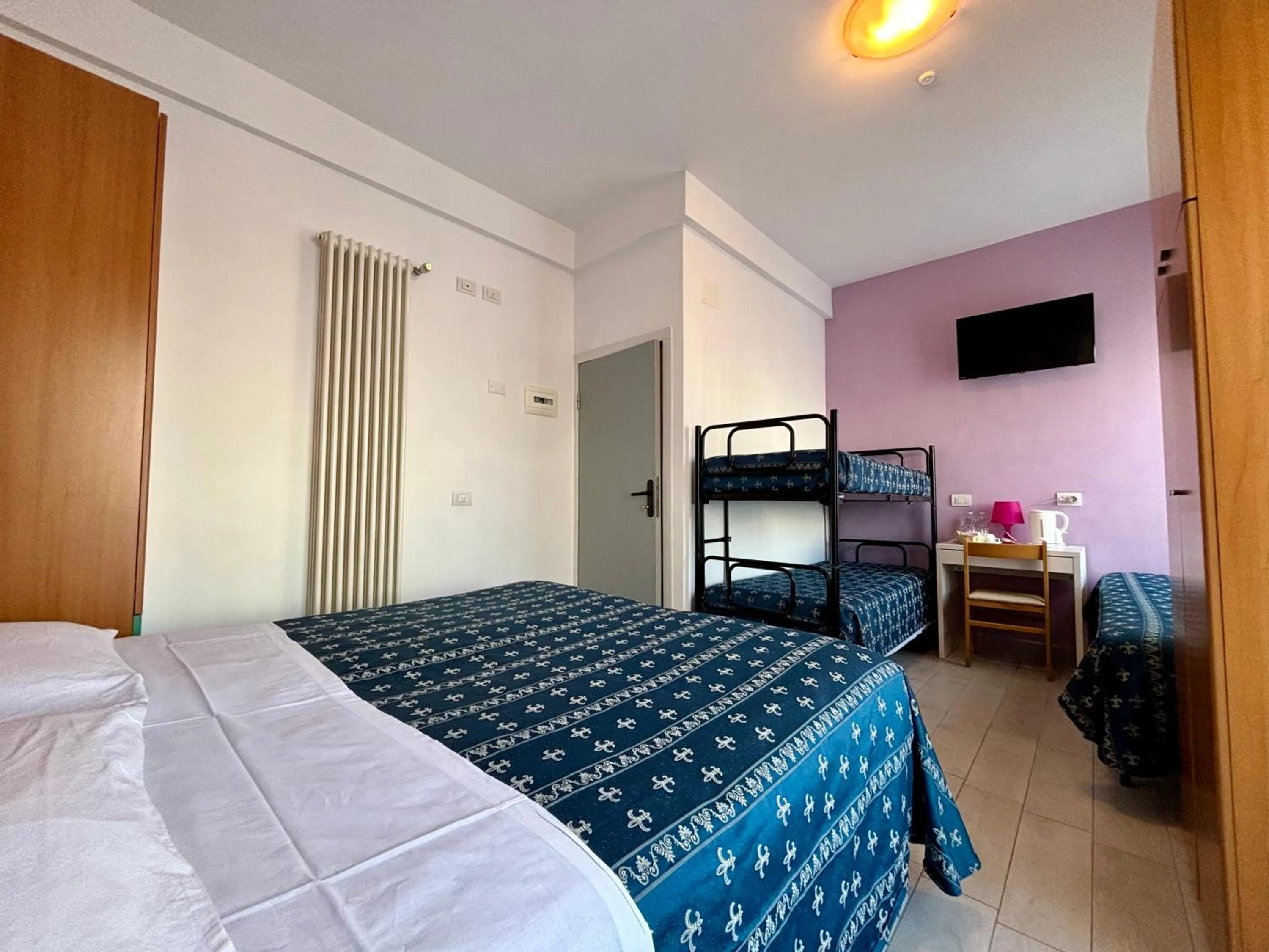 Bed in Hotel Iride Suite & Breakfast- ideale per famiglie e coppie