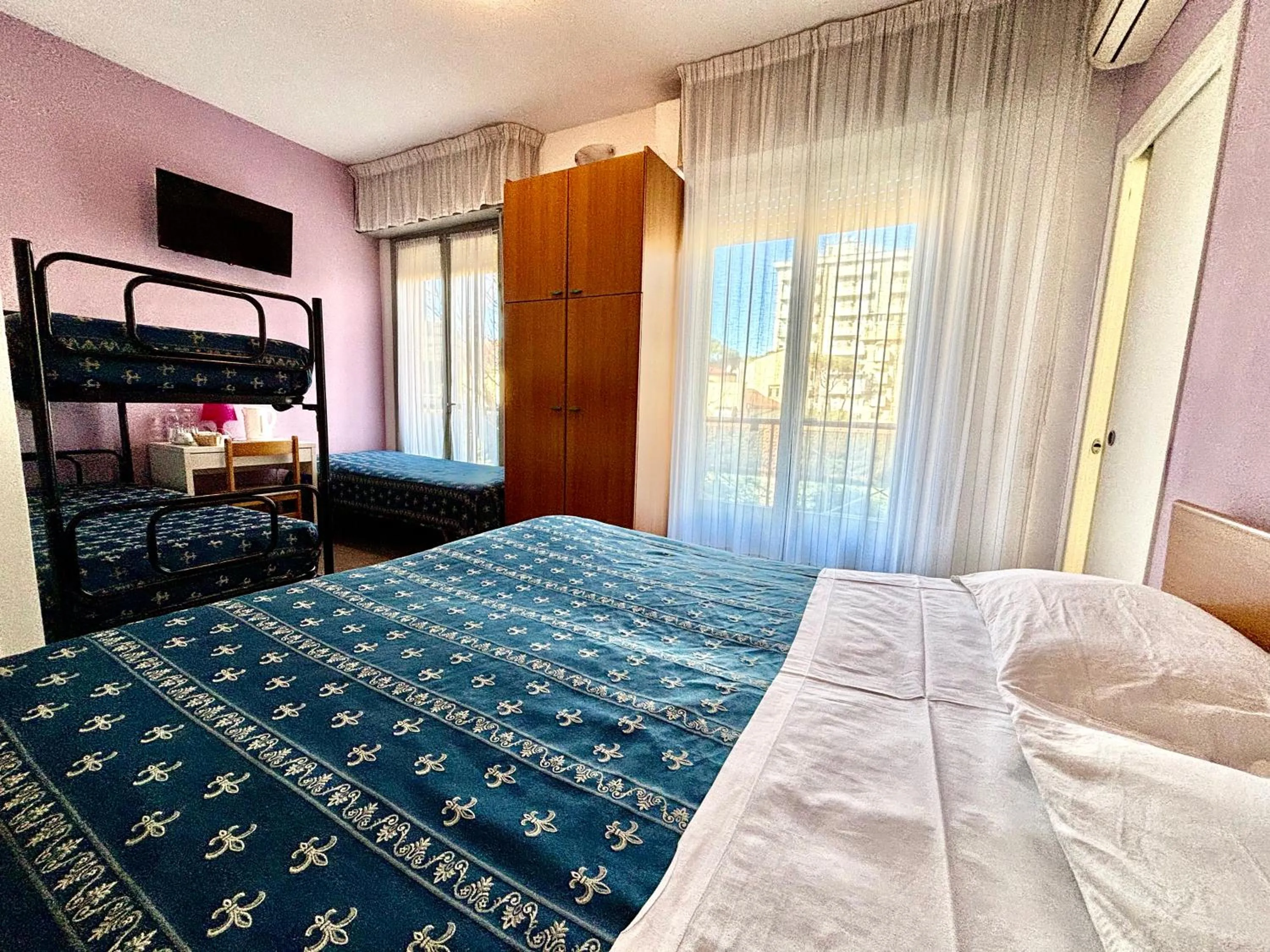 Bed in Hotel Iride Suite & Breakfast- ideale per famiglie e coppie