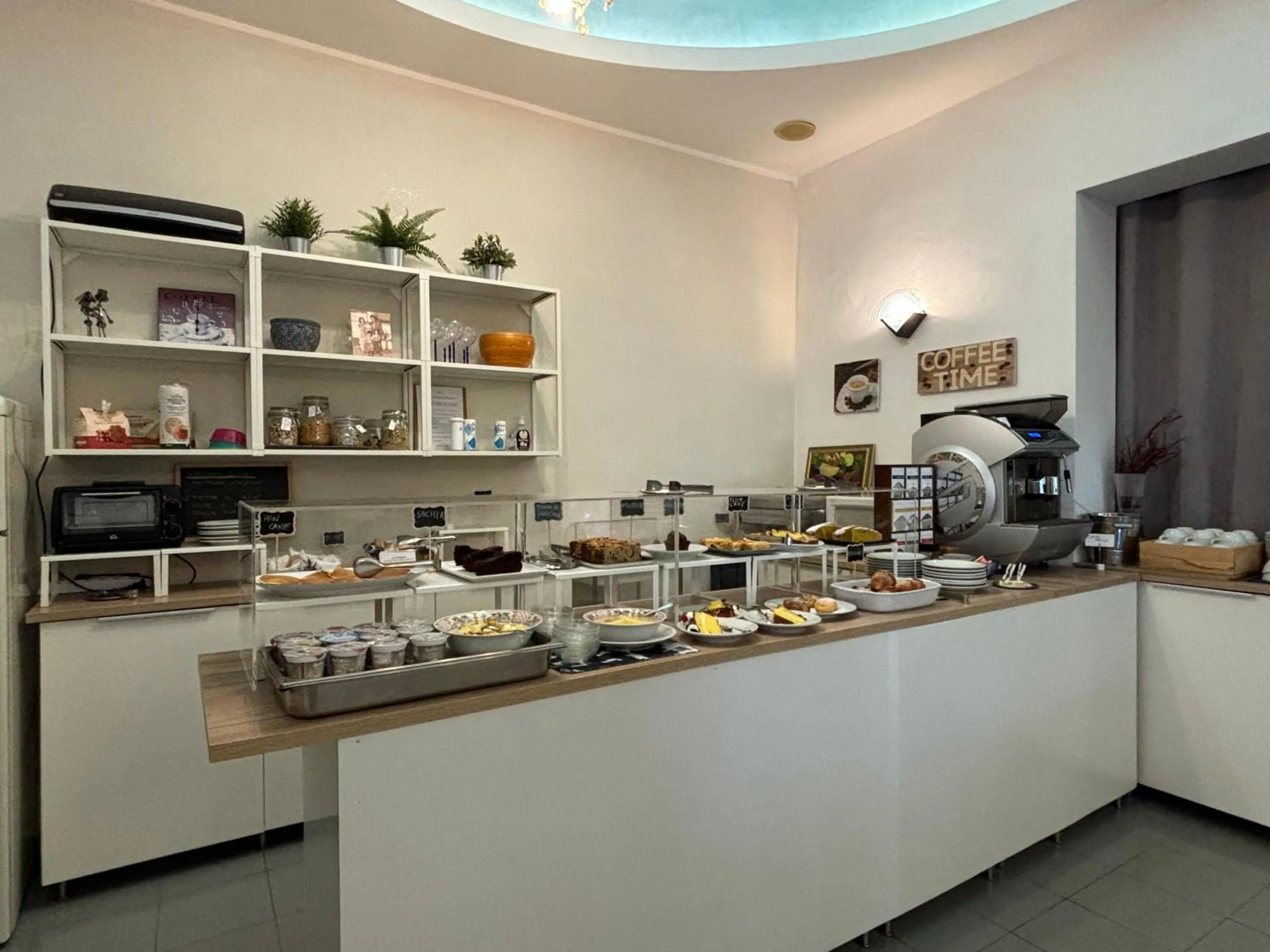 Food and drinks in Hotel Iride Suite & Breakfast- ideale per famiglie e coppie