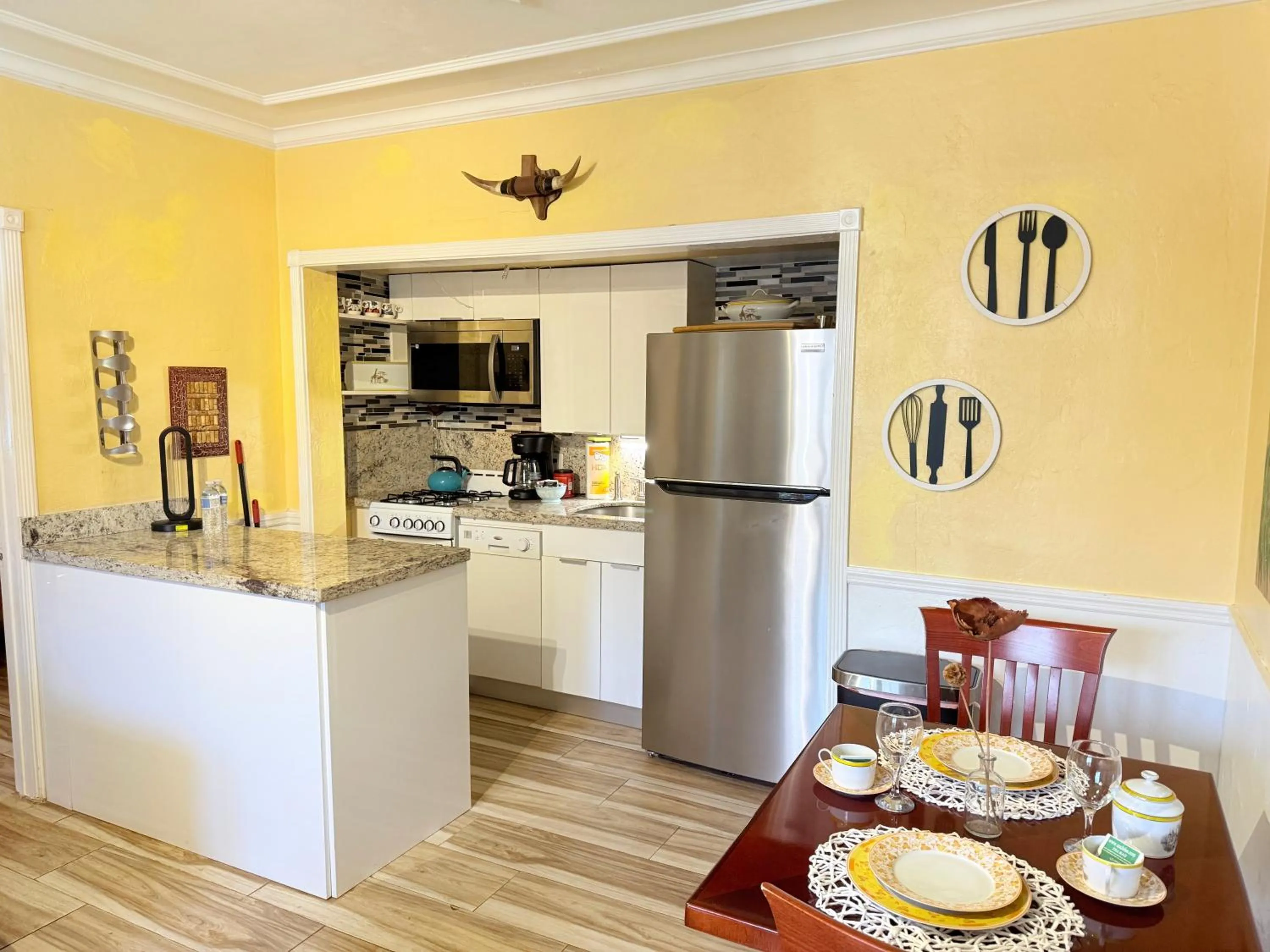 Kitchen or kitchenette in Sinclair Boutique Hotel