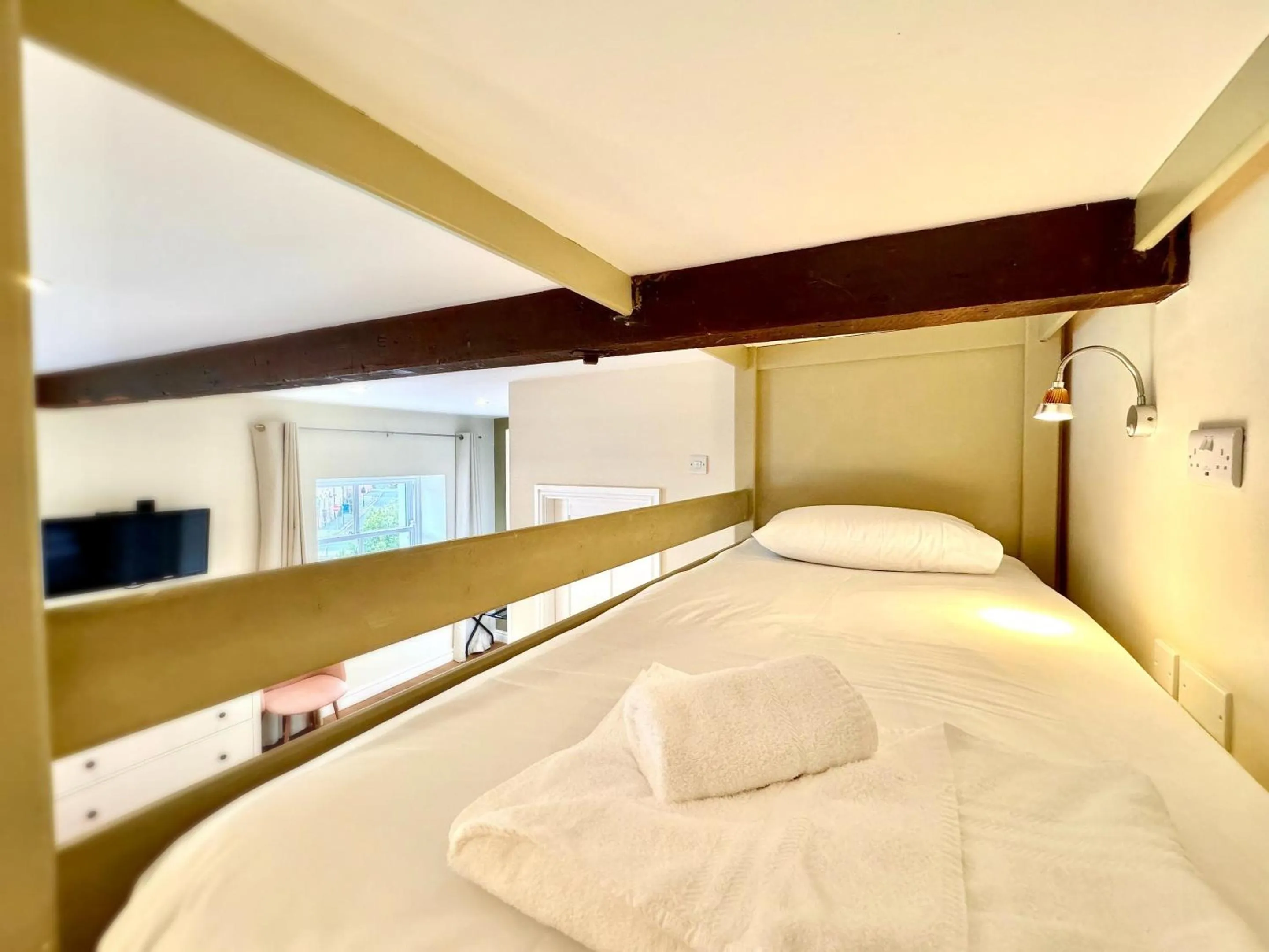 Bedroom, Bed in RIVERBANC