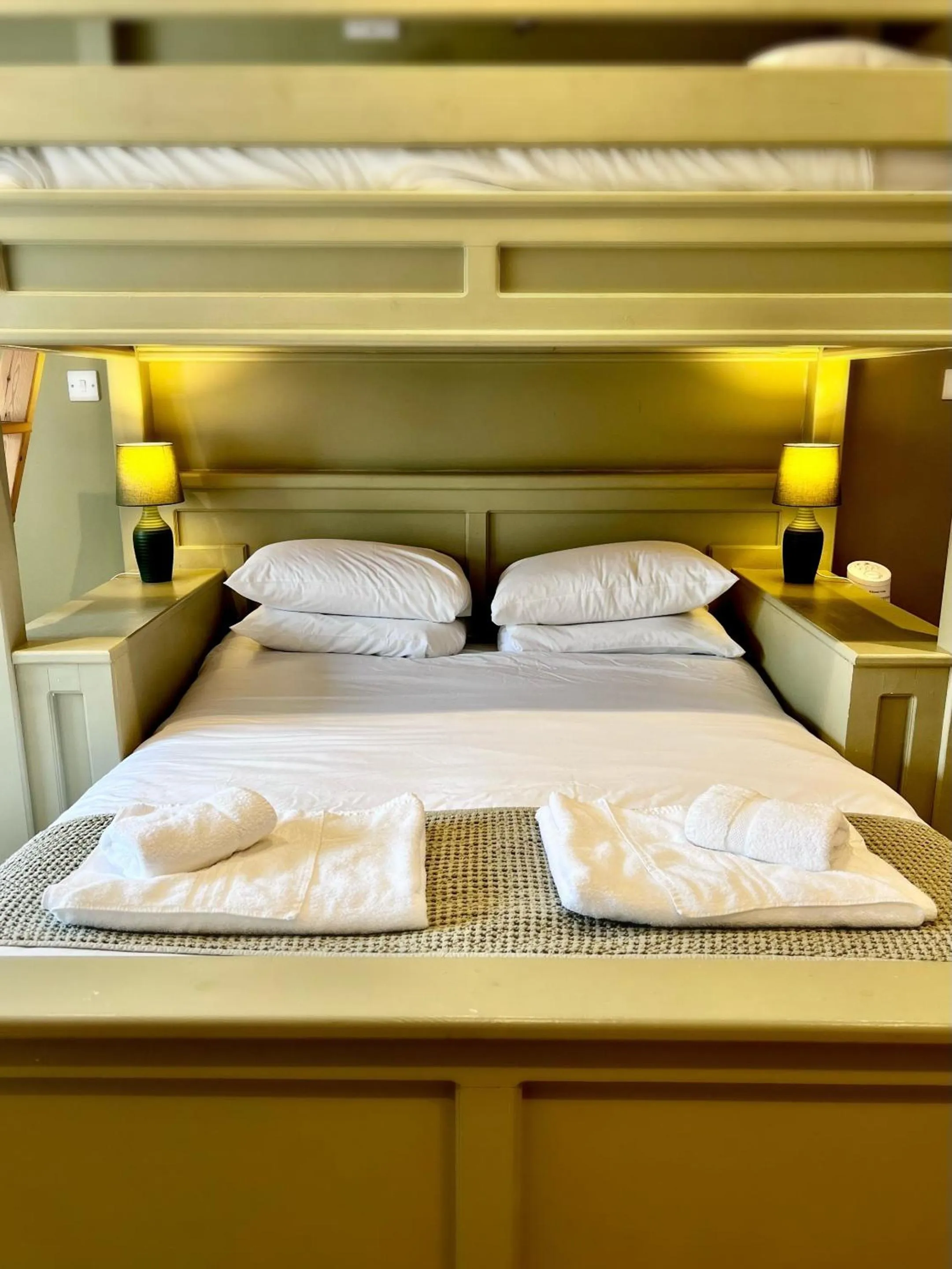 Bedroom, Bed in RIVERBANC