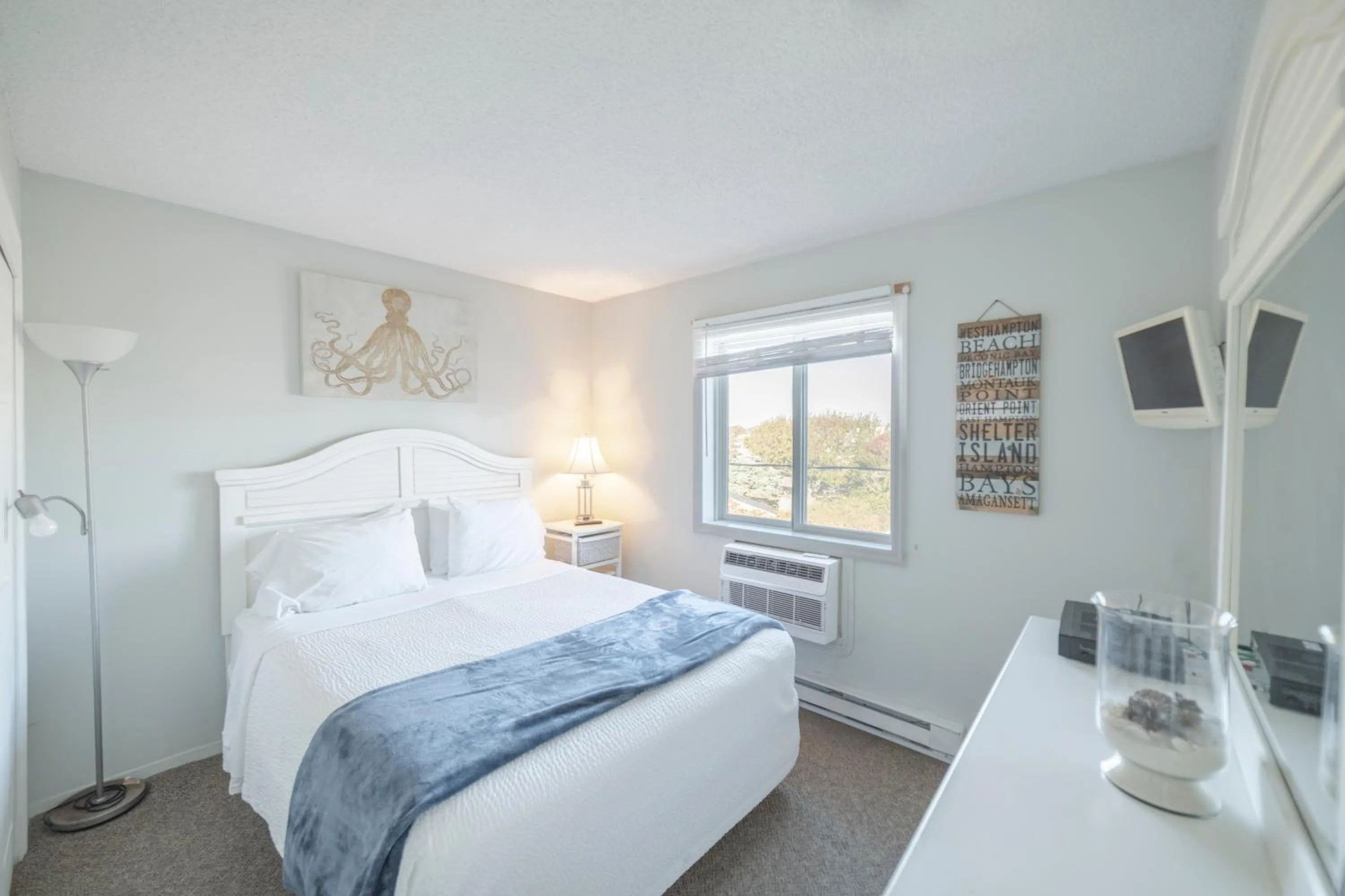 Bed in Montauk Oceanside Suites