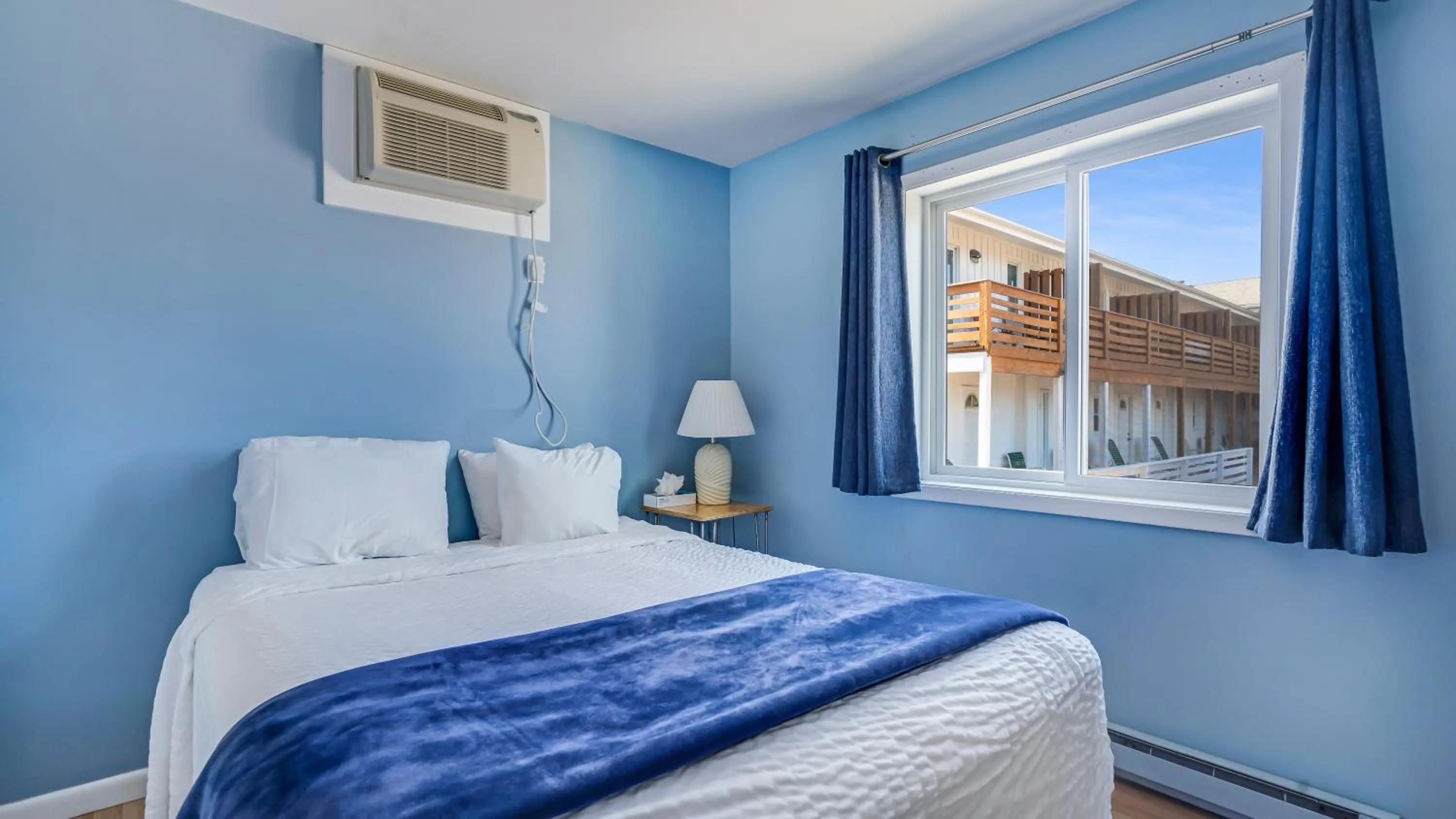 Bed in Montauk Oceanside Suites