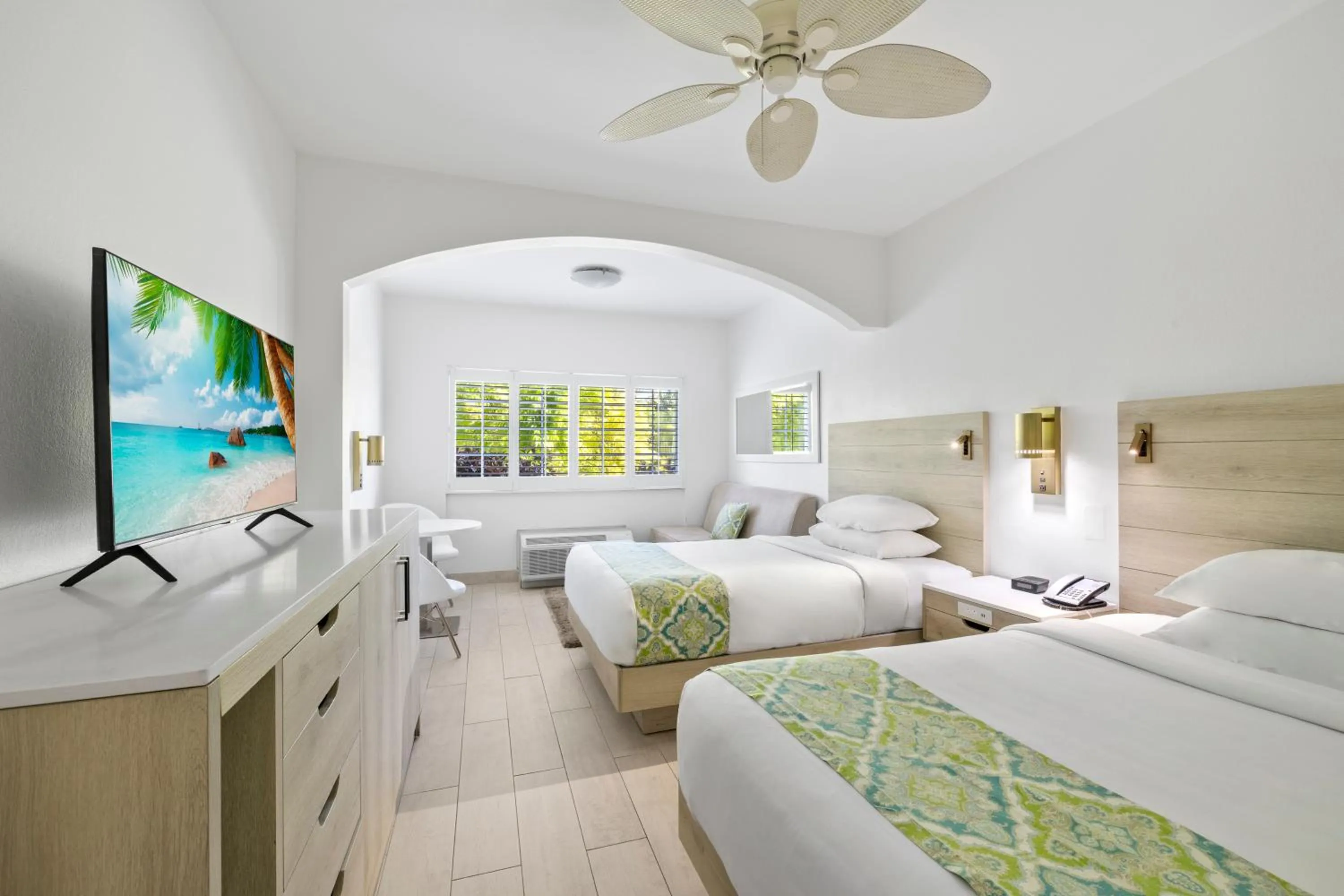 Photo of the whole room, Bed in Ports of Call Resort