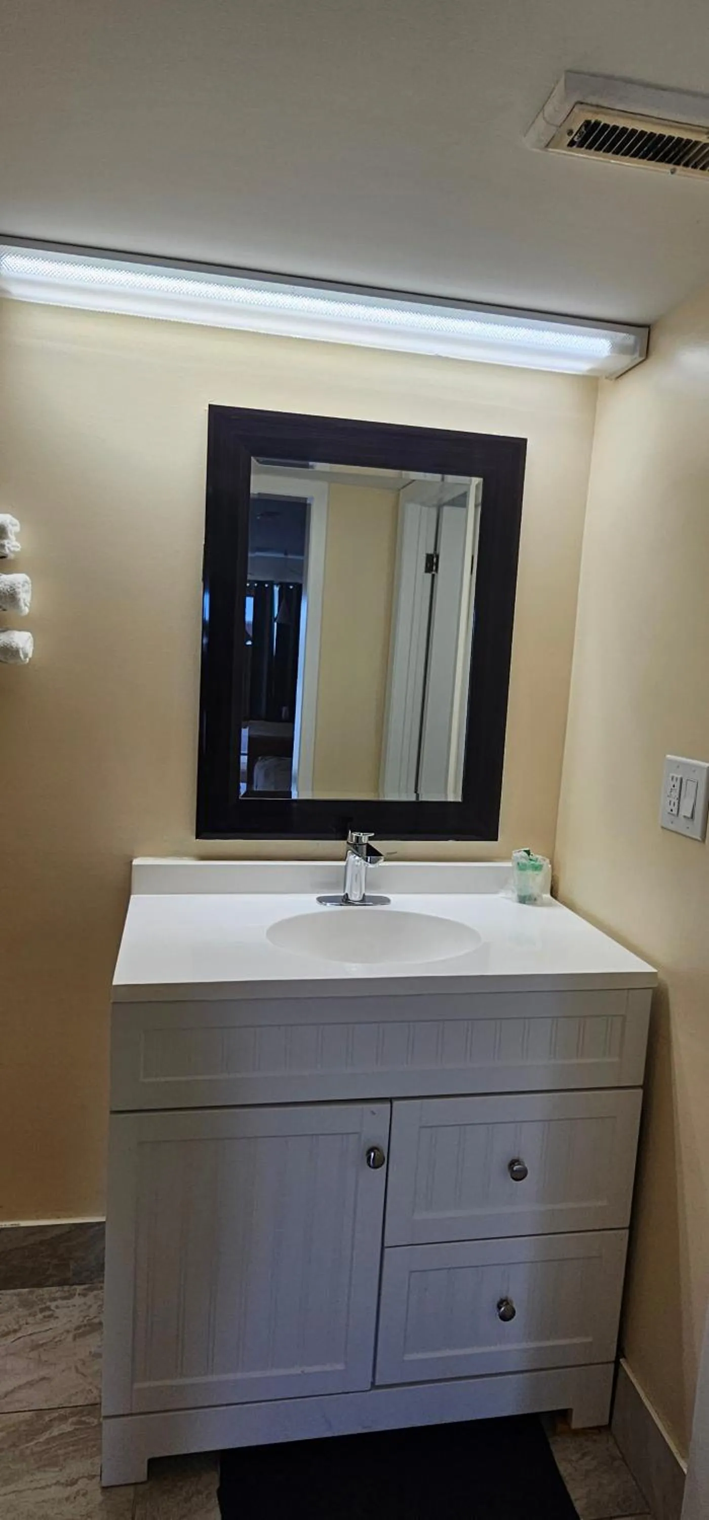 Bathroom in Town'n Country Motor Inn