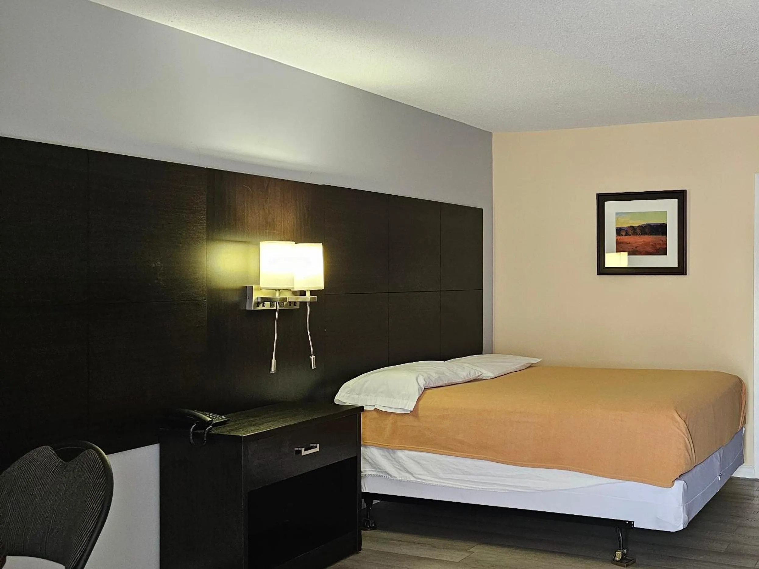 Bed in Town'n Country Motor Inn