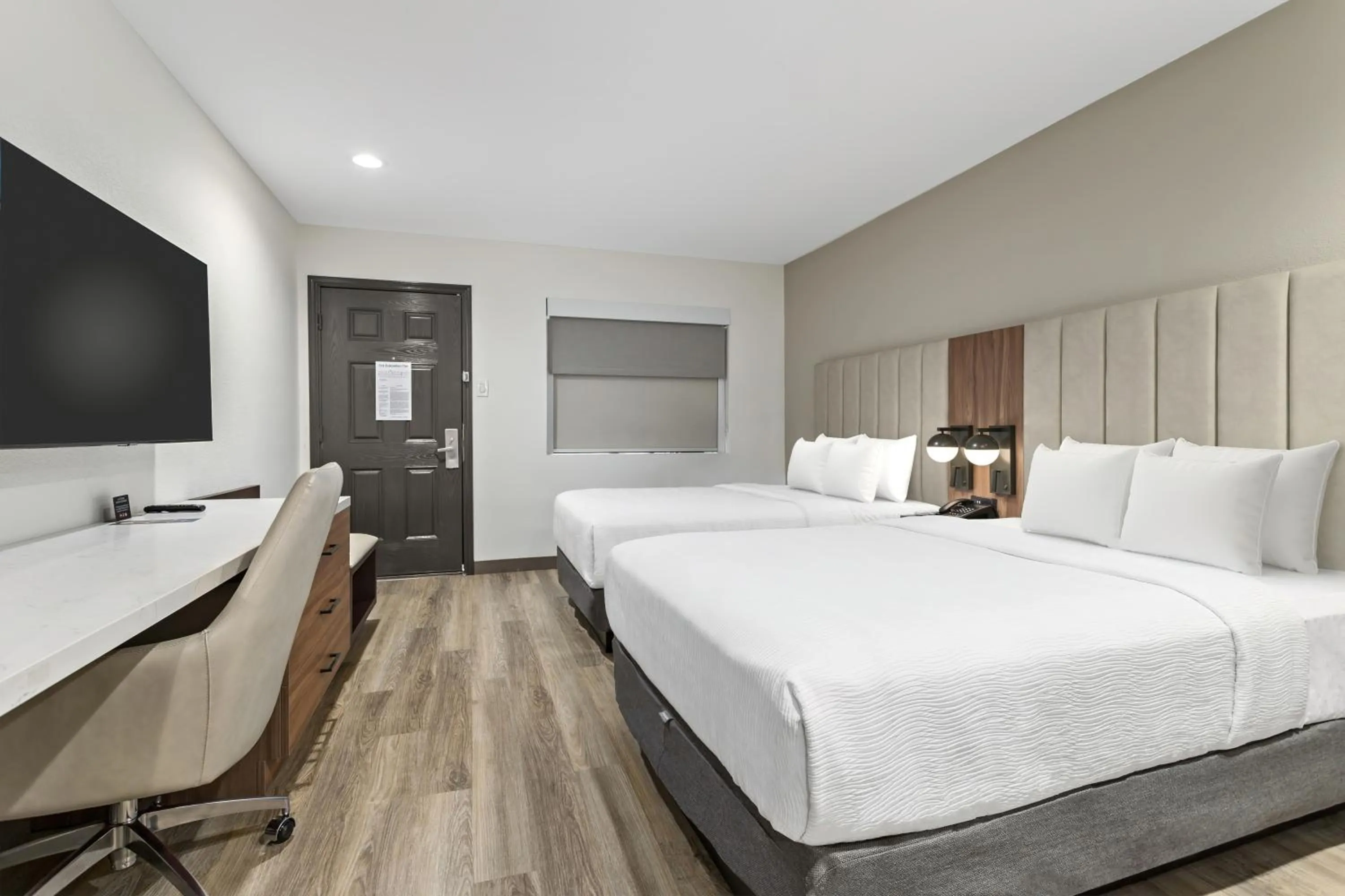 Bedroom, Bed in Baymont by Wyndham Beaumont