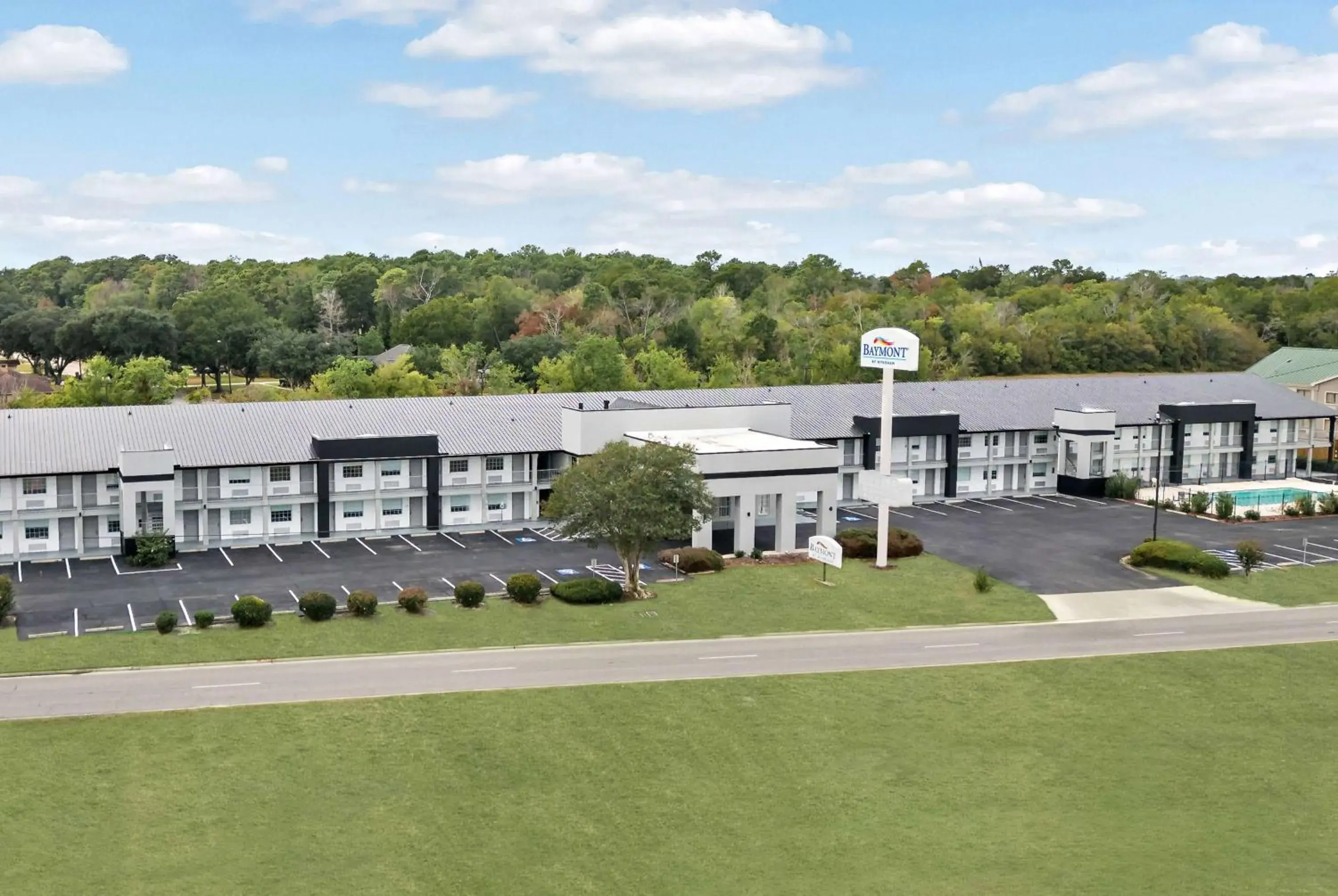 Property building in Baymont by Wyndham Beaumont Property building in Baymont by Wyndham Beaumont