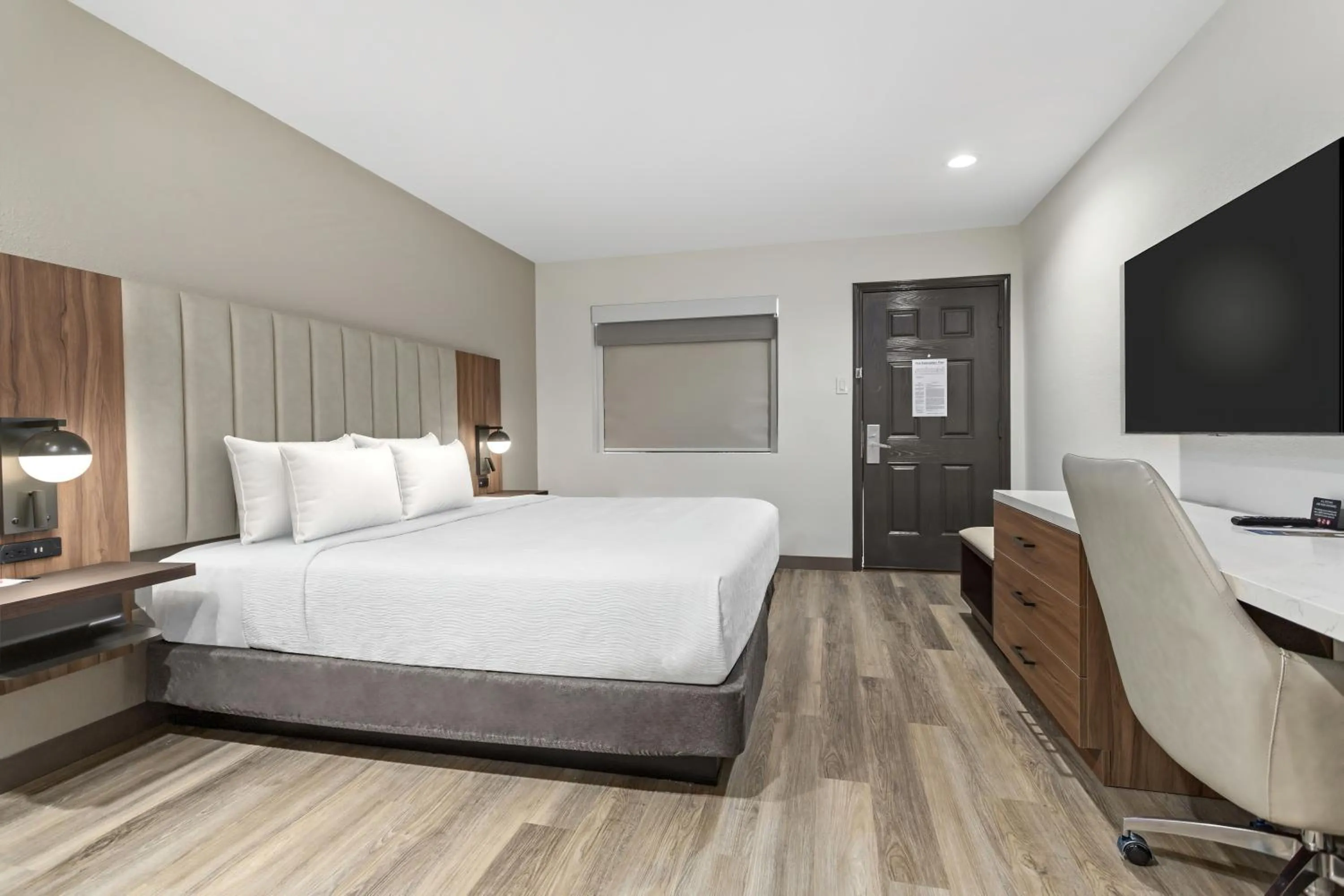 Bedroom, Bed in Baymont by Wyndham Beaumont