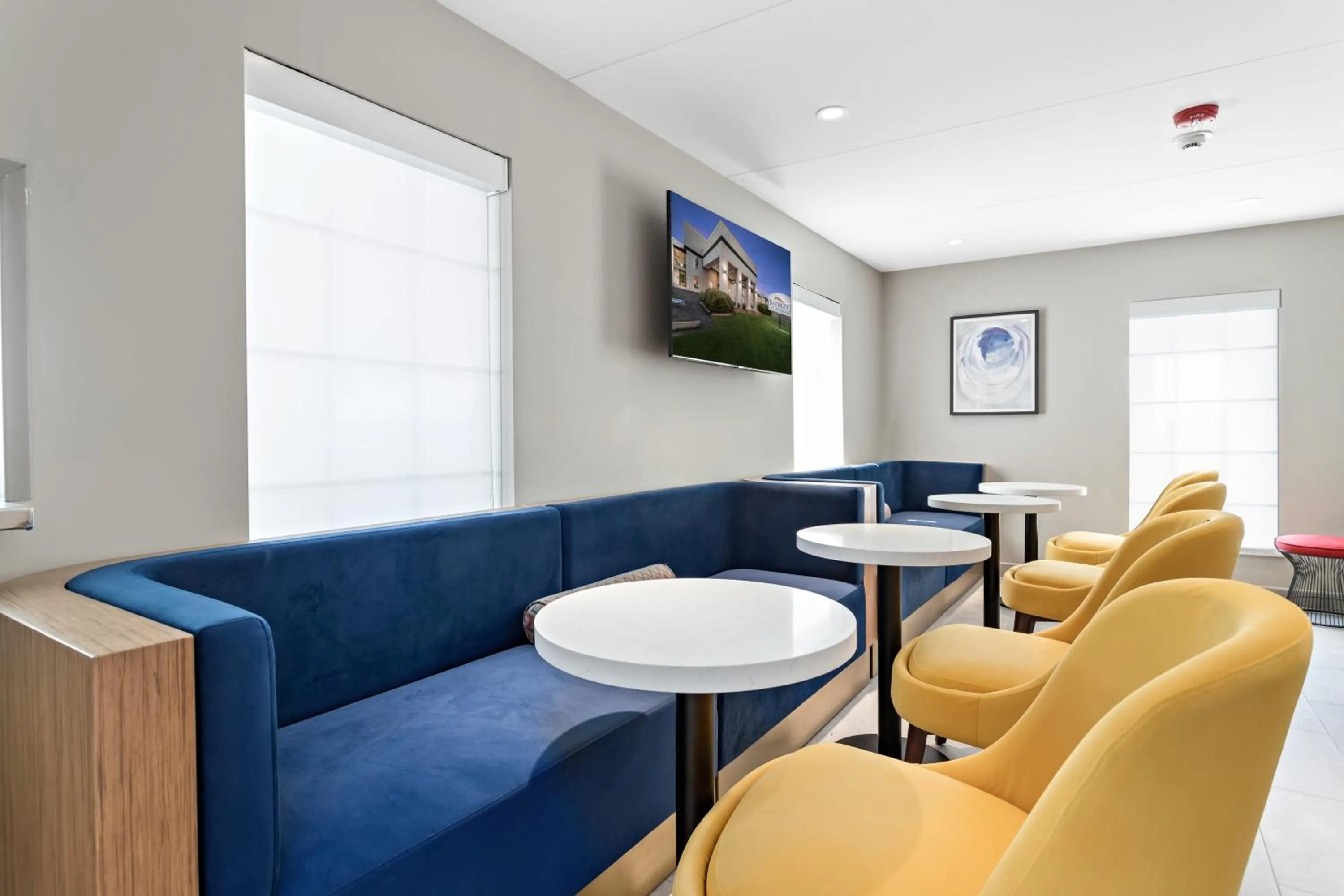 Seating area in Baymont by Wyndham Beaumont