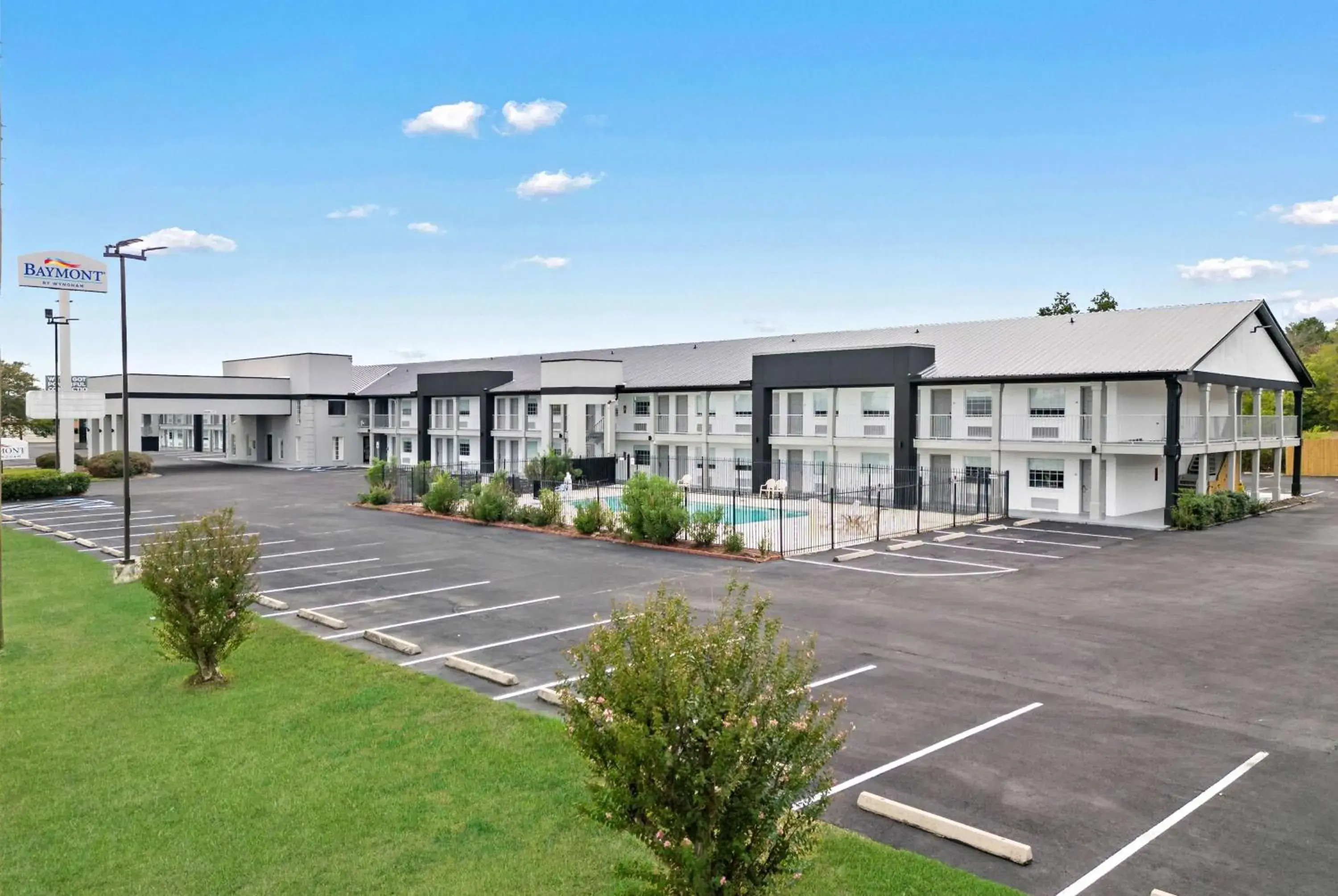 Property building in Baymont by Wyndham Beaumont Property building in Baymont by Wyndham Beaumont