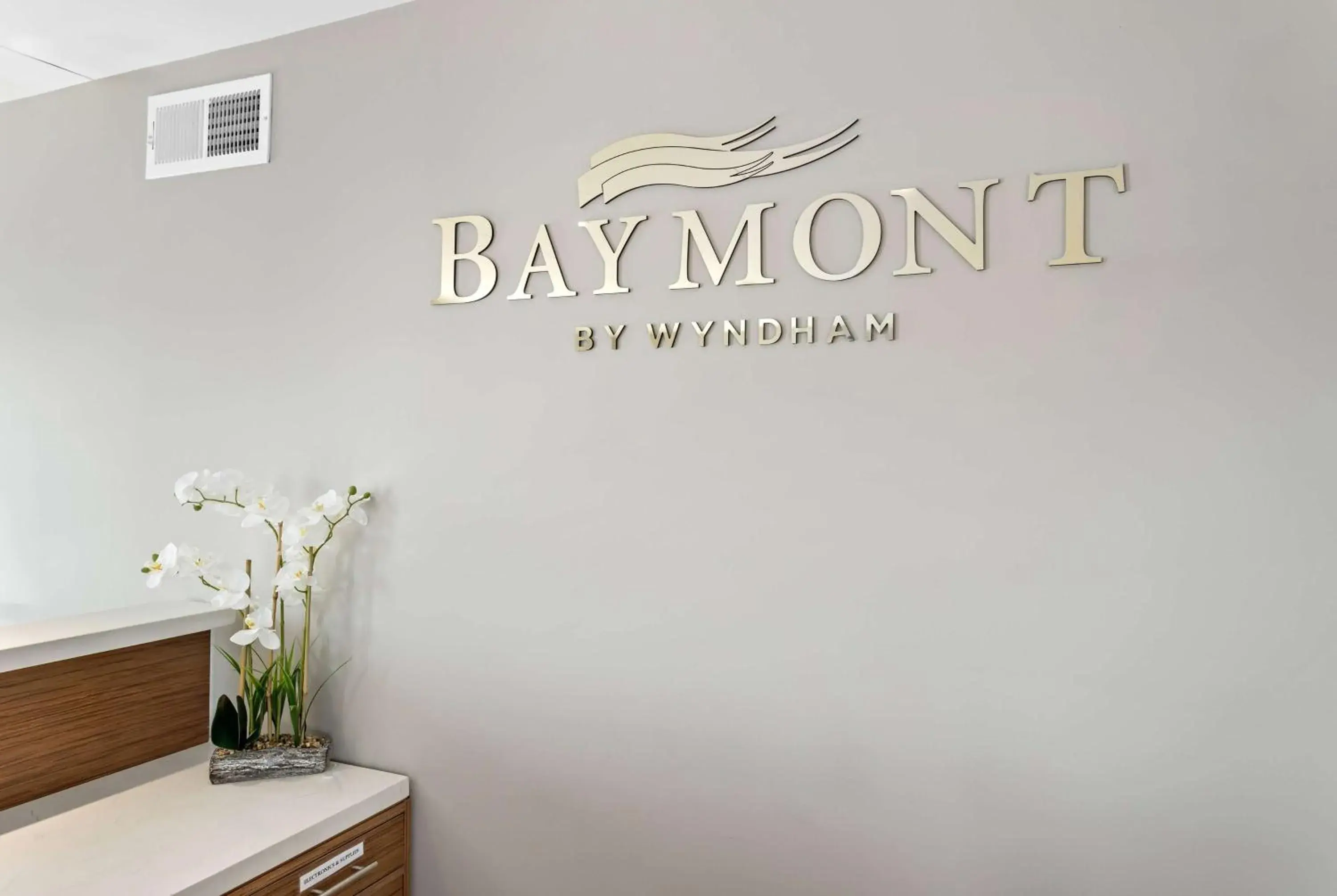 Lobby or reception in Baymont by Wyndham Beaumont Lobby or reception in Baymont by Wyndham Beaumont