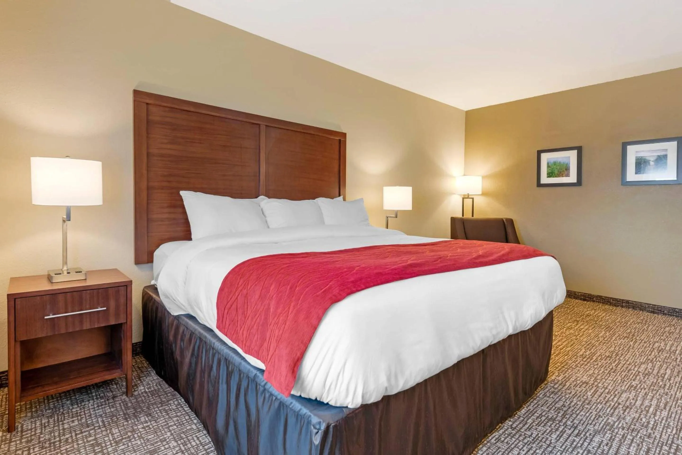 Bedroom, Bed in Comfort Inn & Suites Michigan City South