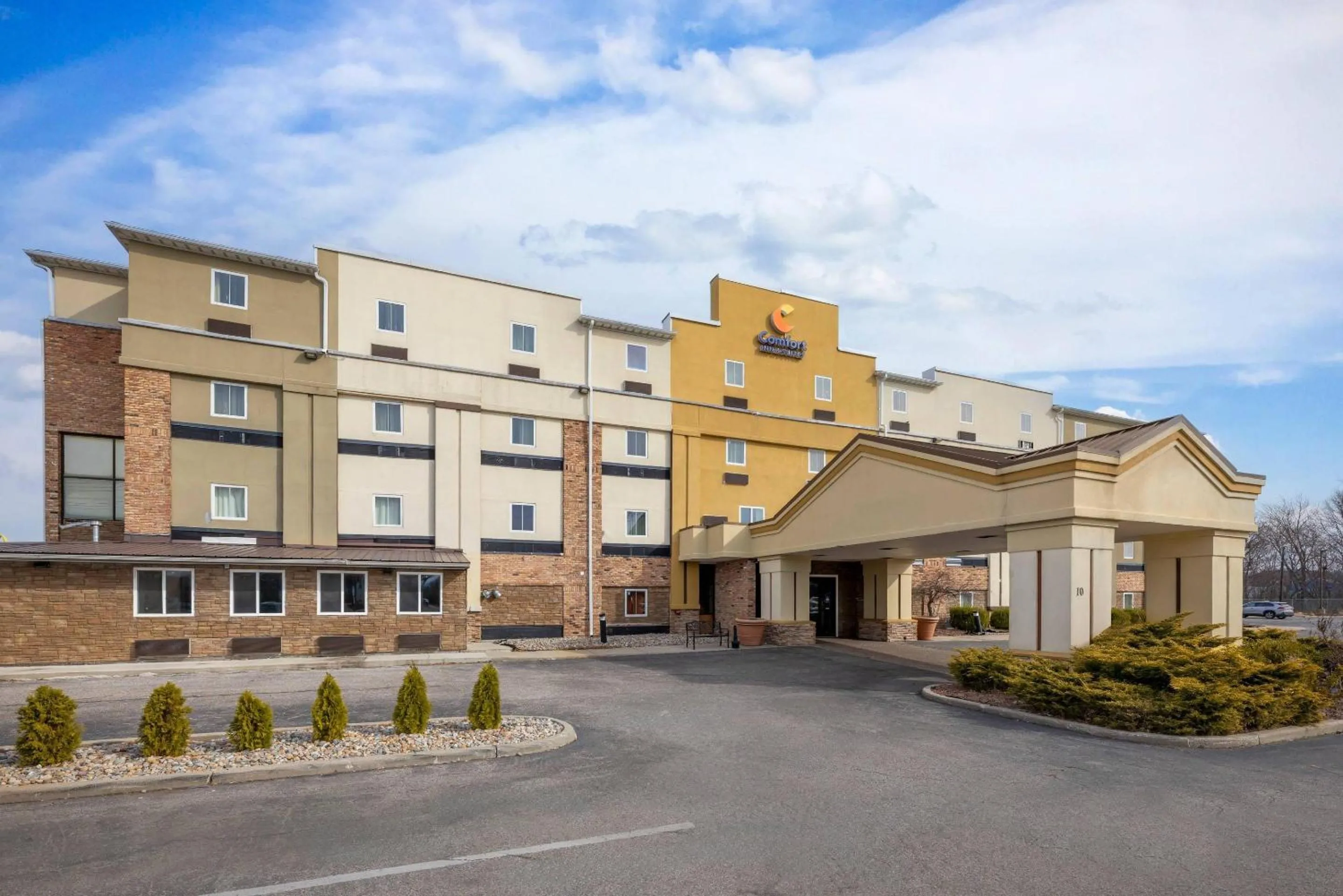 Property building in Comfort Inn & Suites Michigan City South