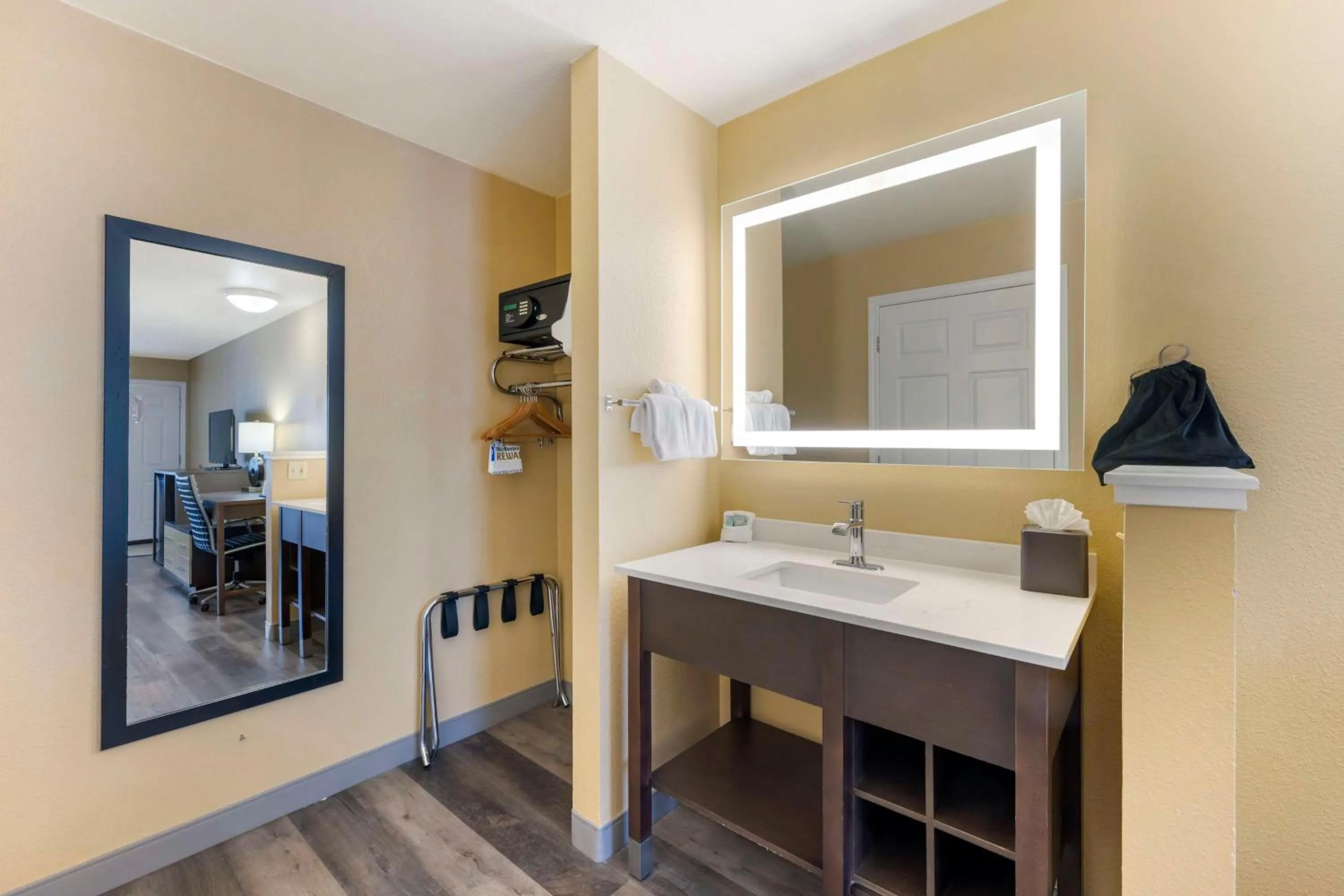 Bedroom in Best Western Fallon Inn & Suites