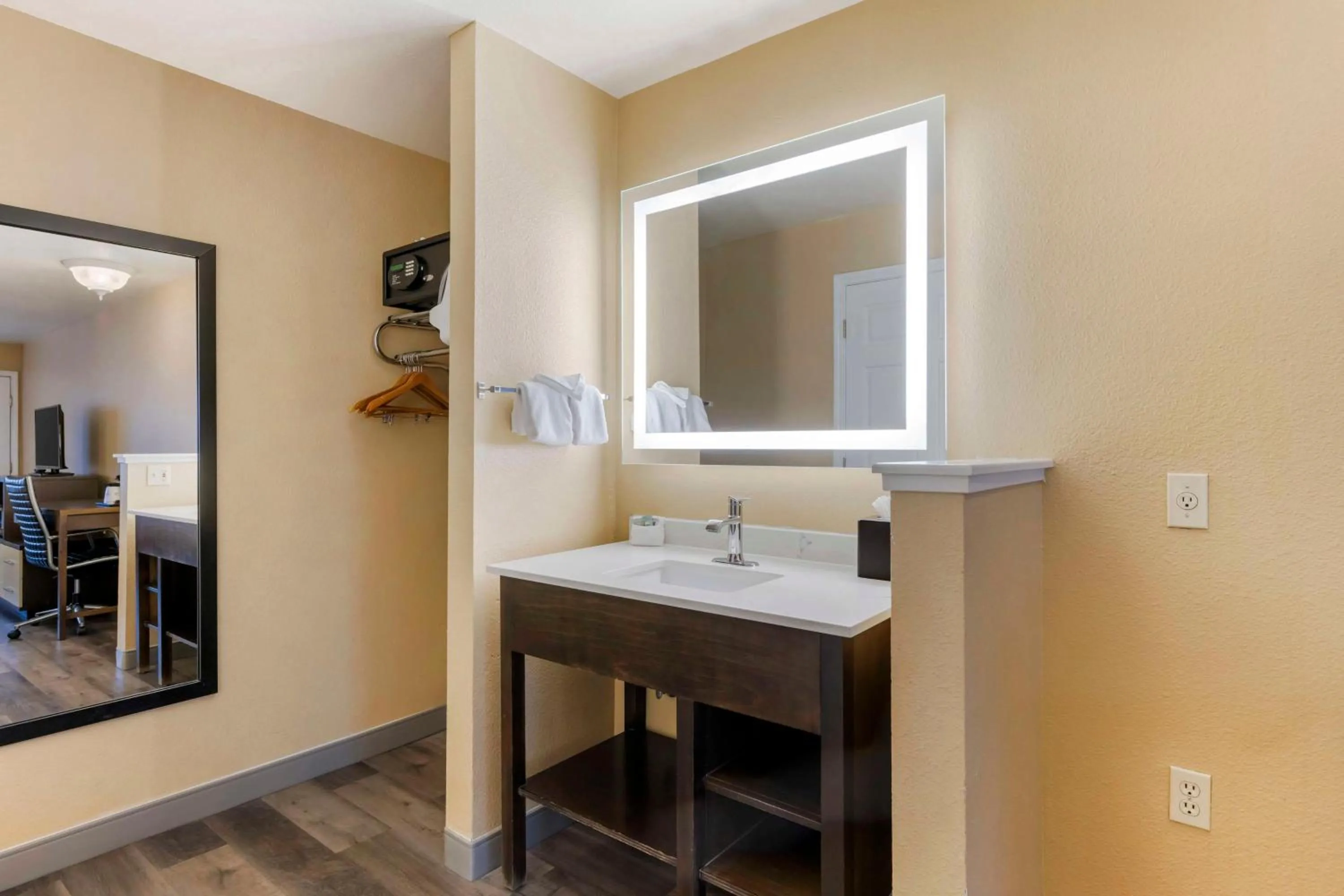 Bedroom in Best Western Fallon Inn & Suites