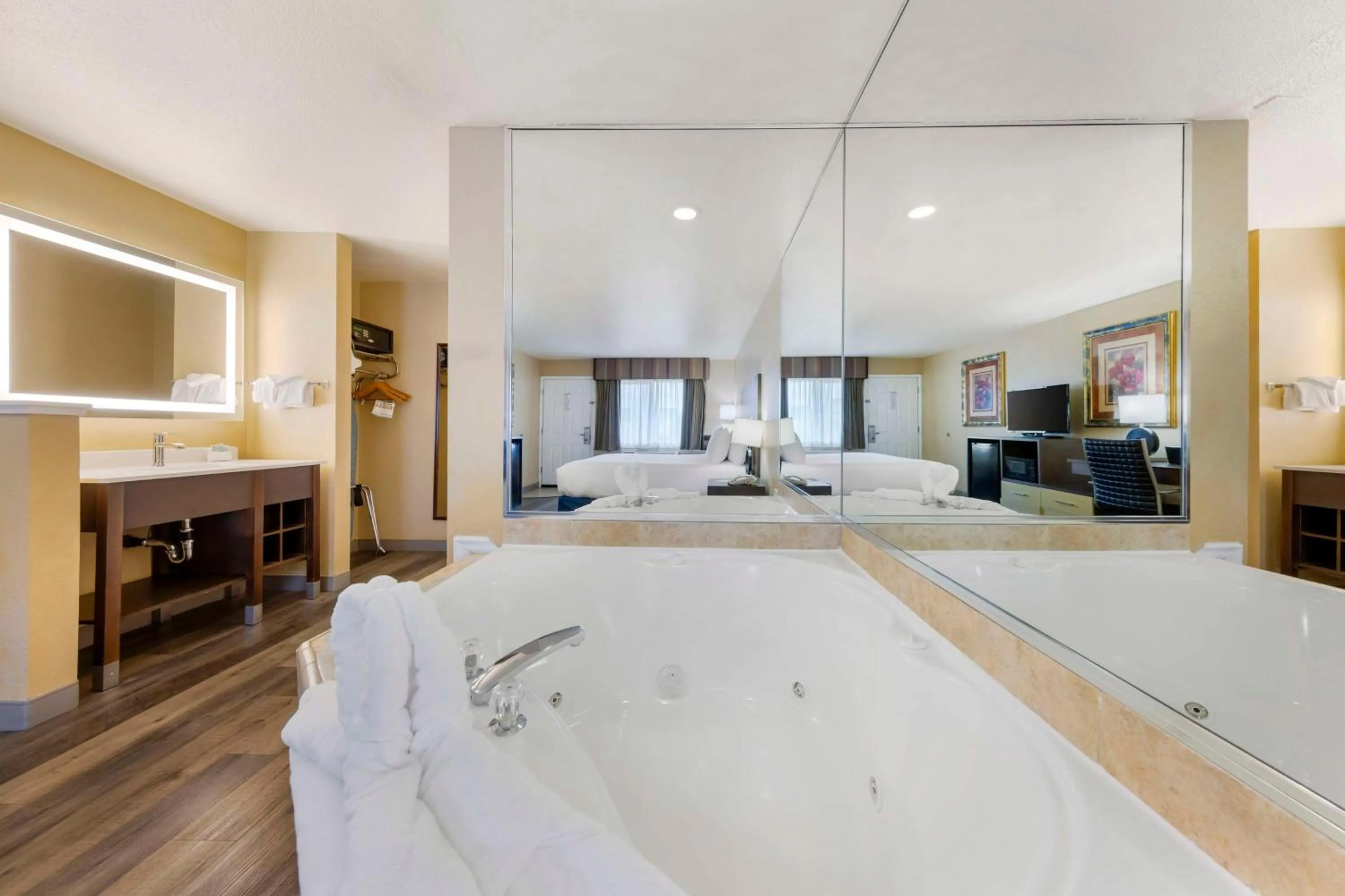 Bedroom, Bed in Best Western Fallon Inn & Suites