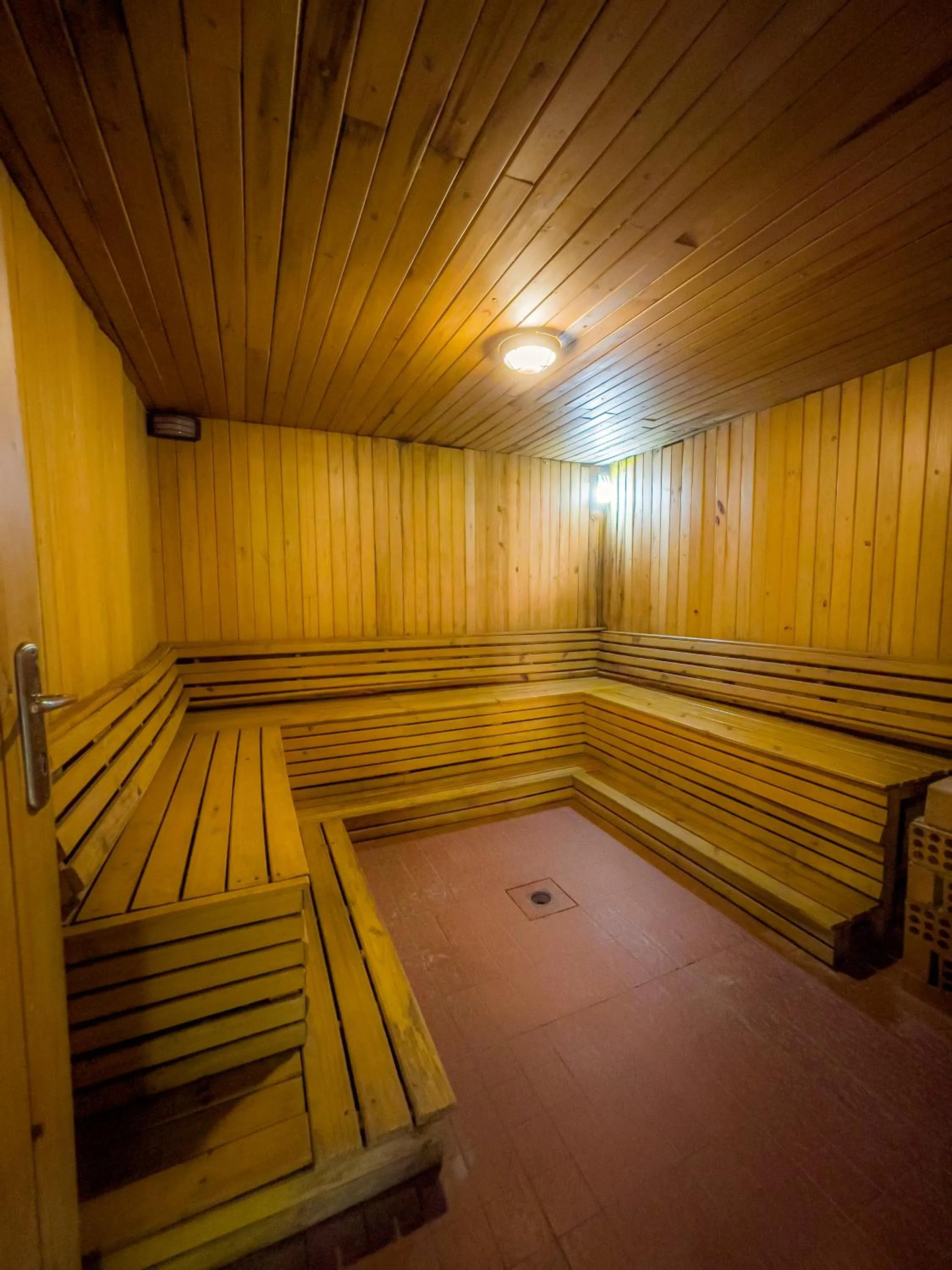 Sauna in AVANTI HOTEL & CONVENTION CENTER