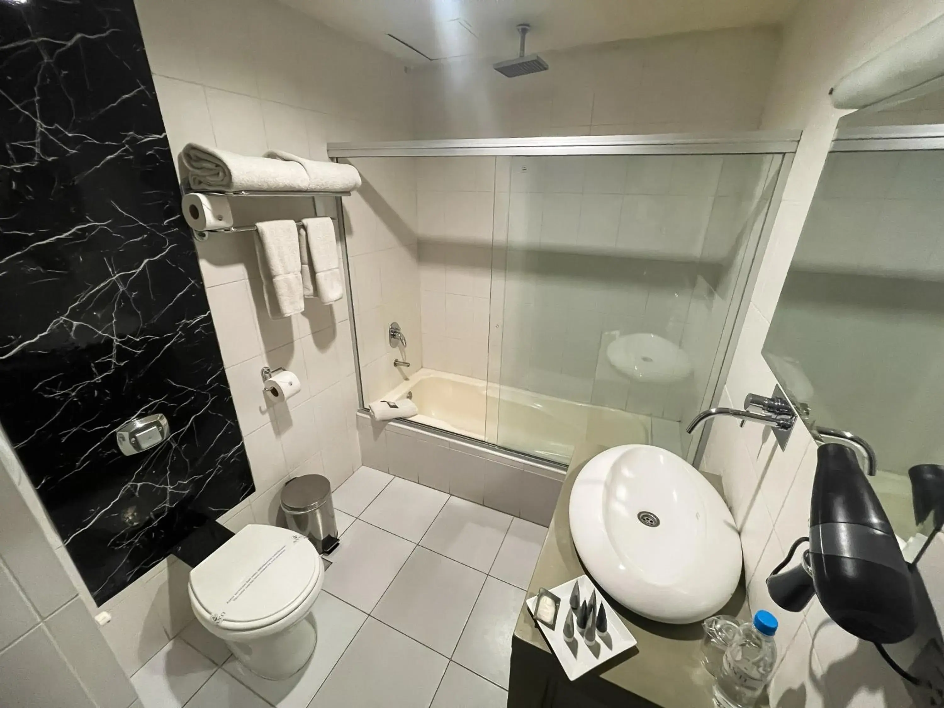 Deluxe Double Room with Two Double Beds in AVANTI HOTEL & CONVENTION CENTER Deluxe Double Room with Two Double Beds in AVANTI HOTEL & CONVENTION CENTER