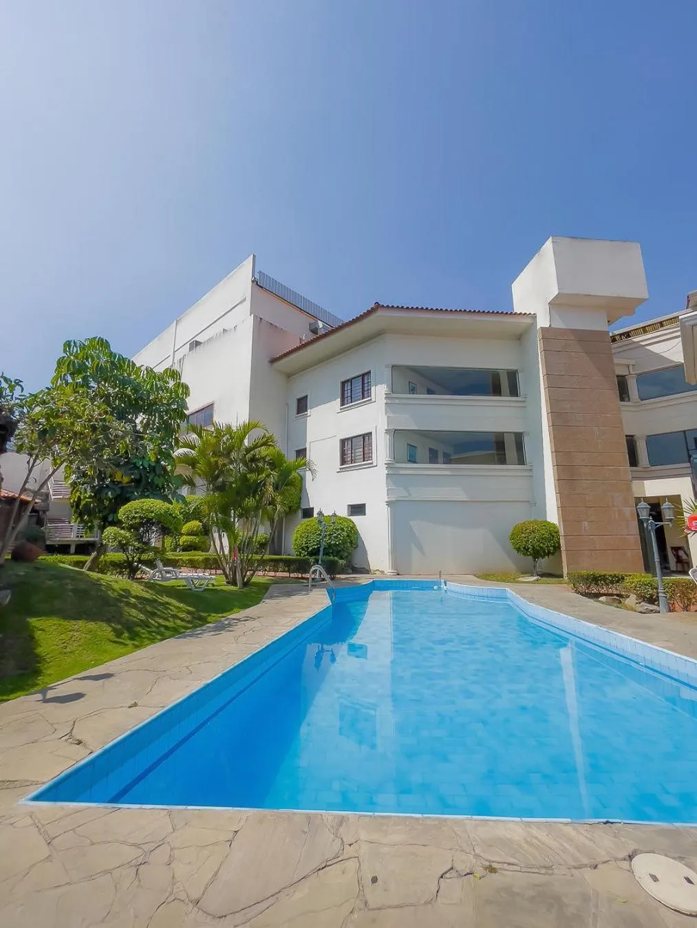 Property building in AVANTI HOTEL & CONVENTION CENTER