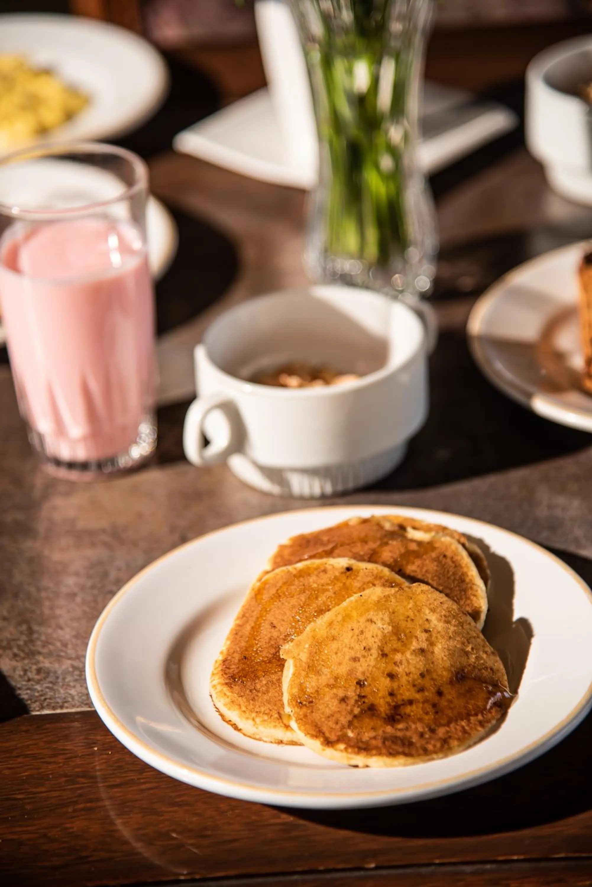 Breakfast in AVANTI HOTEL & CONVENTION CENTER