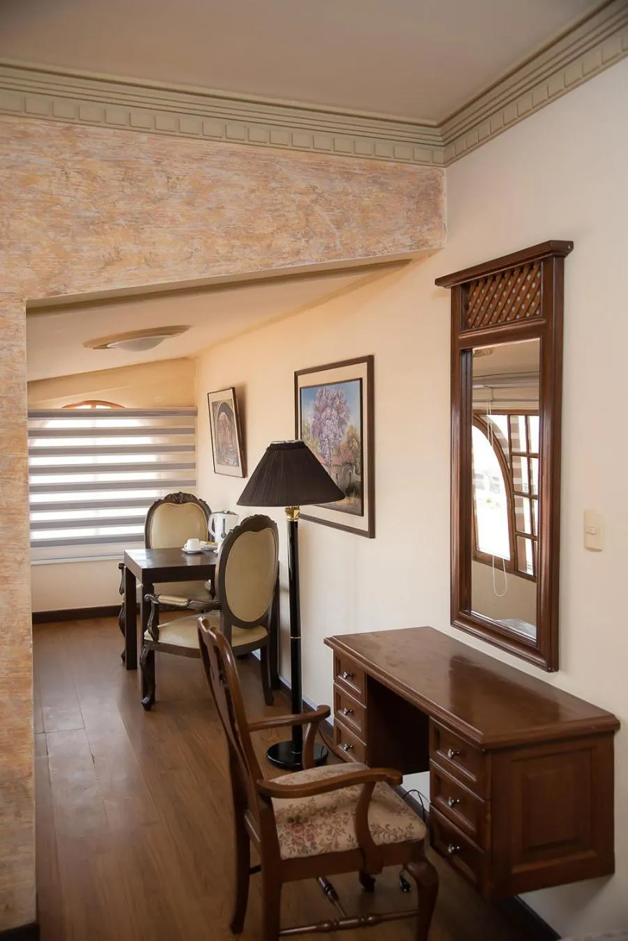 Living room in AVANTI HOTEL & CONVENTION CENTER