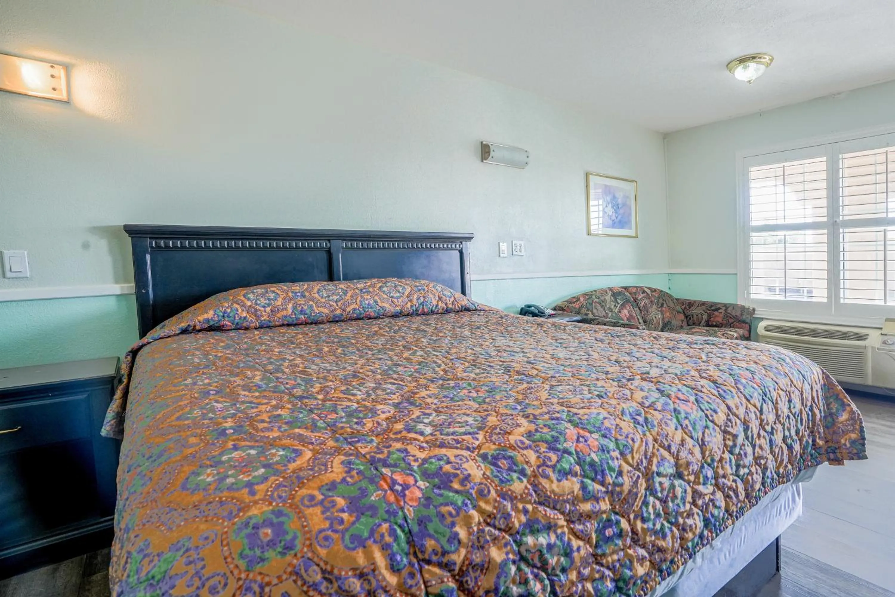 Bedroom, Bed in Day & Night Inn