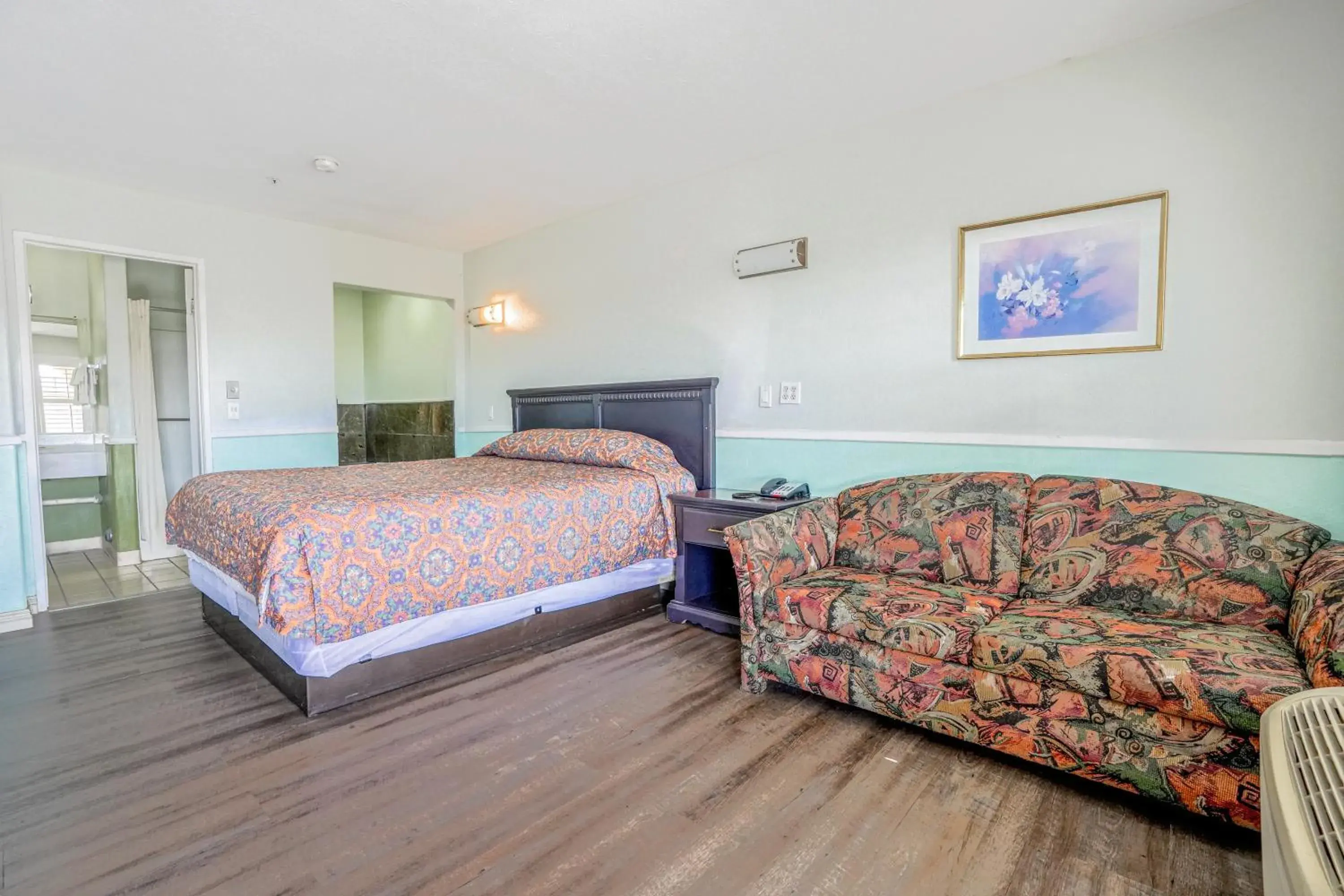 Bedroom, Bed in Day & Night Inn Bedroom, Bed in Day & Night Inn