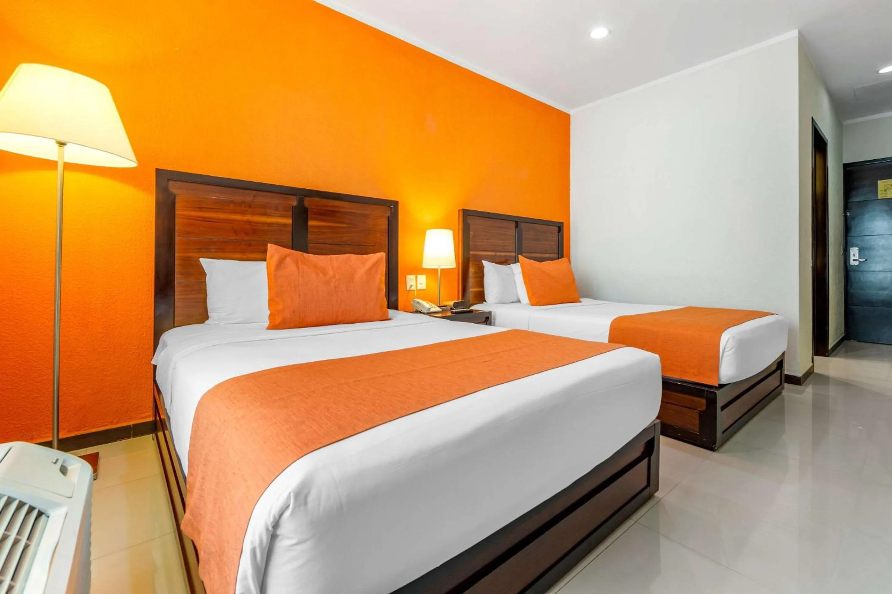 Photo of the whole room, Bed in Comfort Inn Cancún Aeropuerto