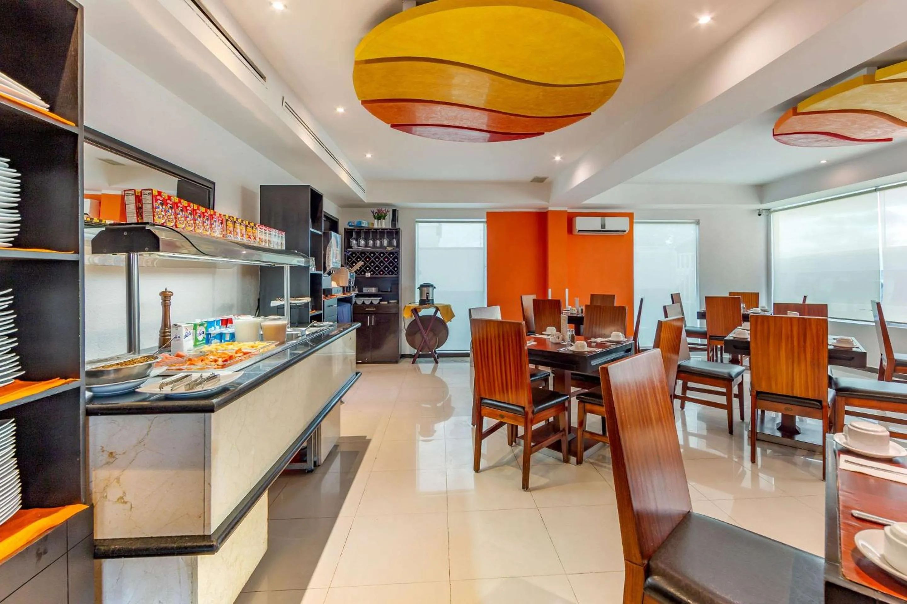 Restaurant/places to eat in Comfort Inn Cancún Aeropuerto